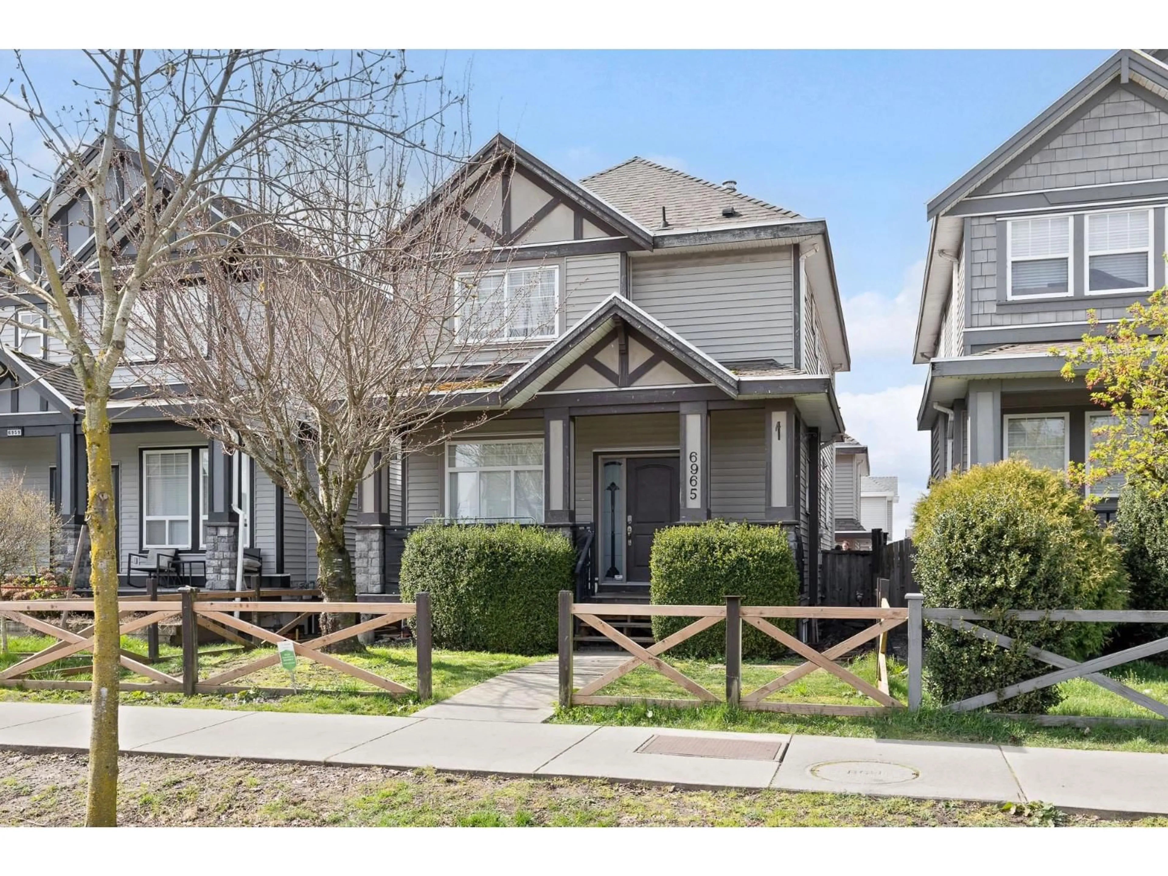 Home with vinyl exterior material, street for 6965 192 STREET, Surrey British Columbia V4N5W6