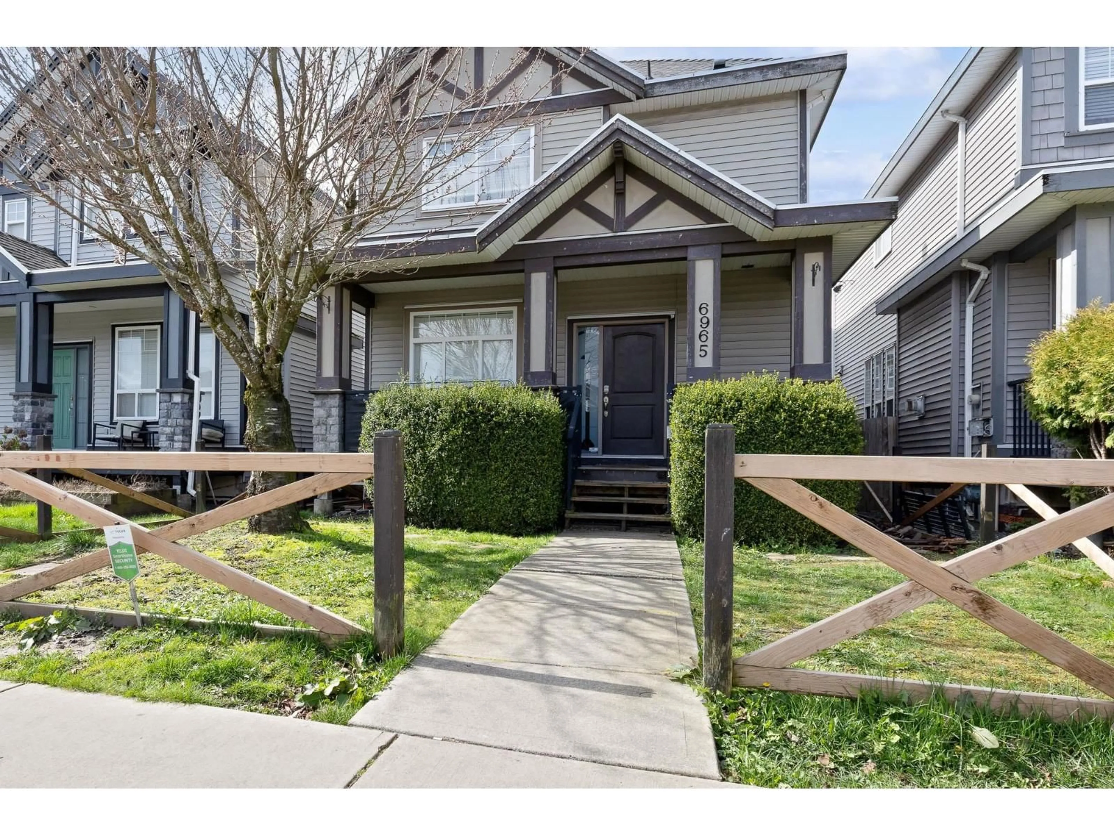 Home with vinyl exterior material, street for 6965 192 STREET, Surrey British Columbia V4N5W6