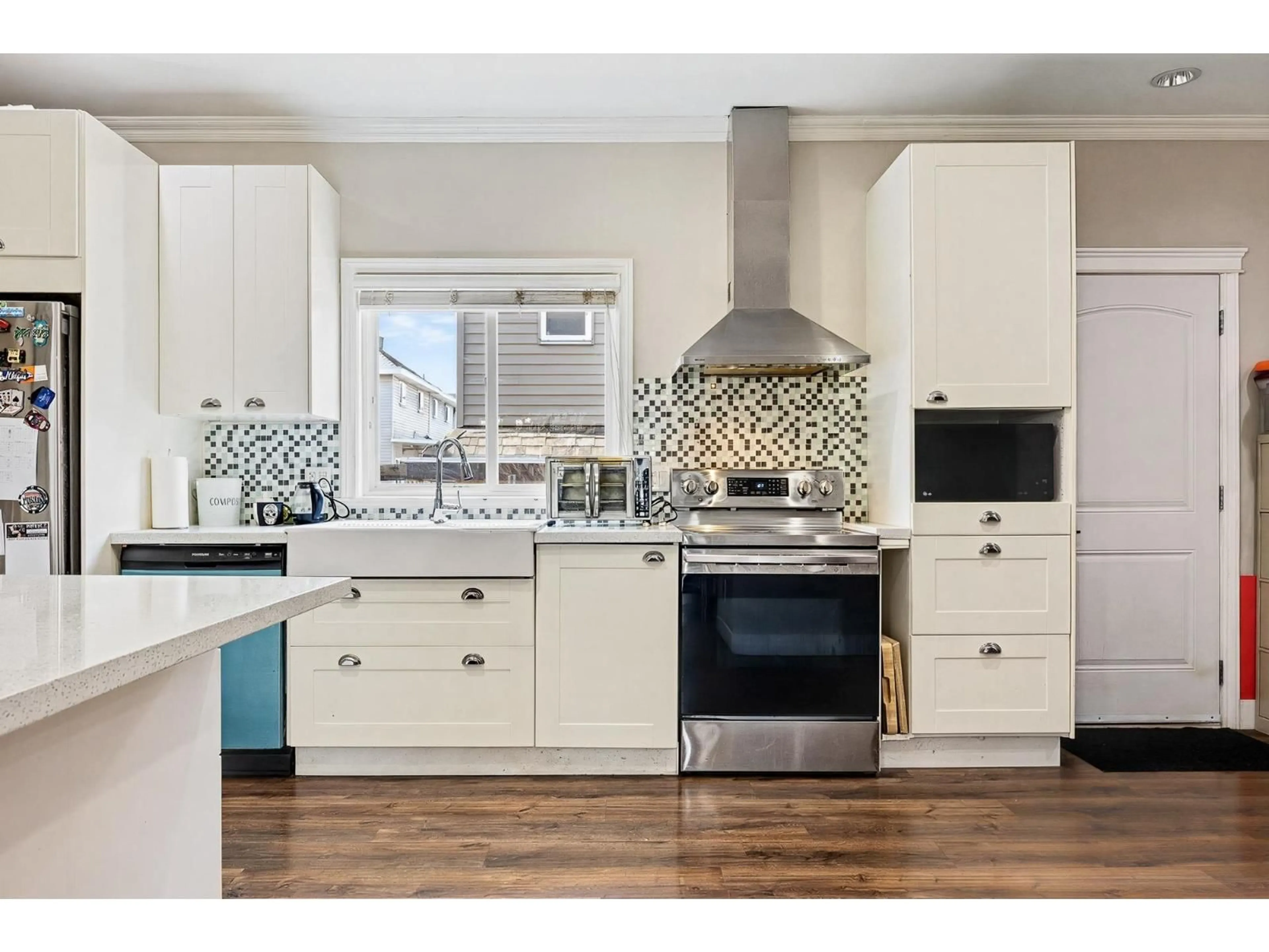 Contemporary kitchen, unknown for 6965 192 STREET, Surrey British Columbia V4N5W6