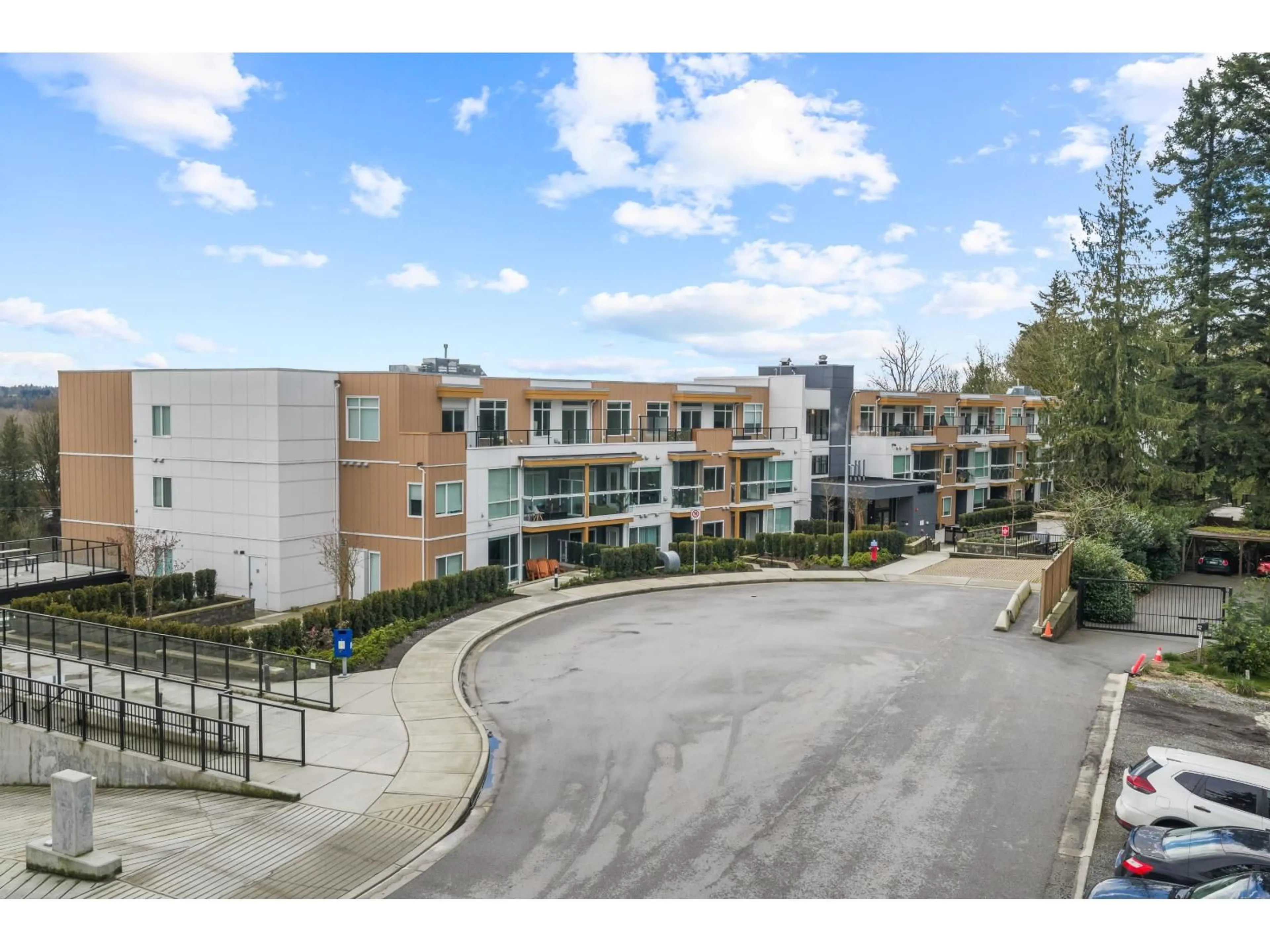 A pic from outside/outdoor area/front of a property/back of a property/a pic from drone, unknown for 103 - 31900 RAVEN AVENUE, Mission British Columbia V2V0H5