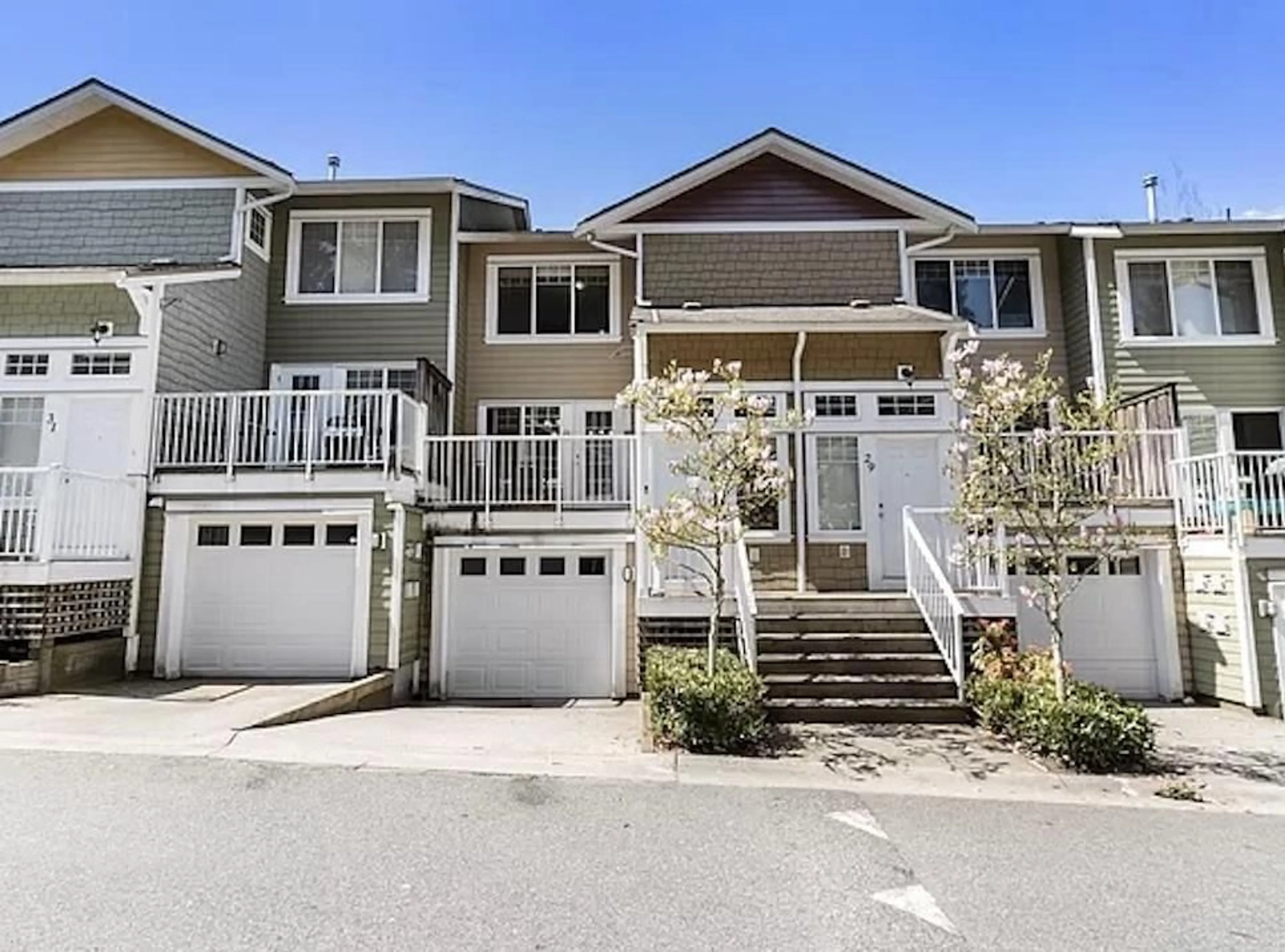 Home with vinyl exterior material, street for 30 - 6110 138 STREET, Surrey British Columbia V3K3V6