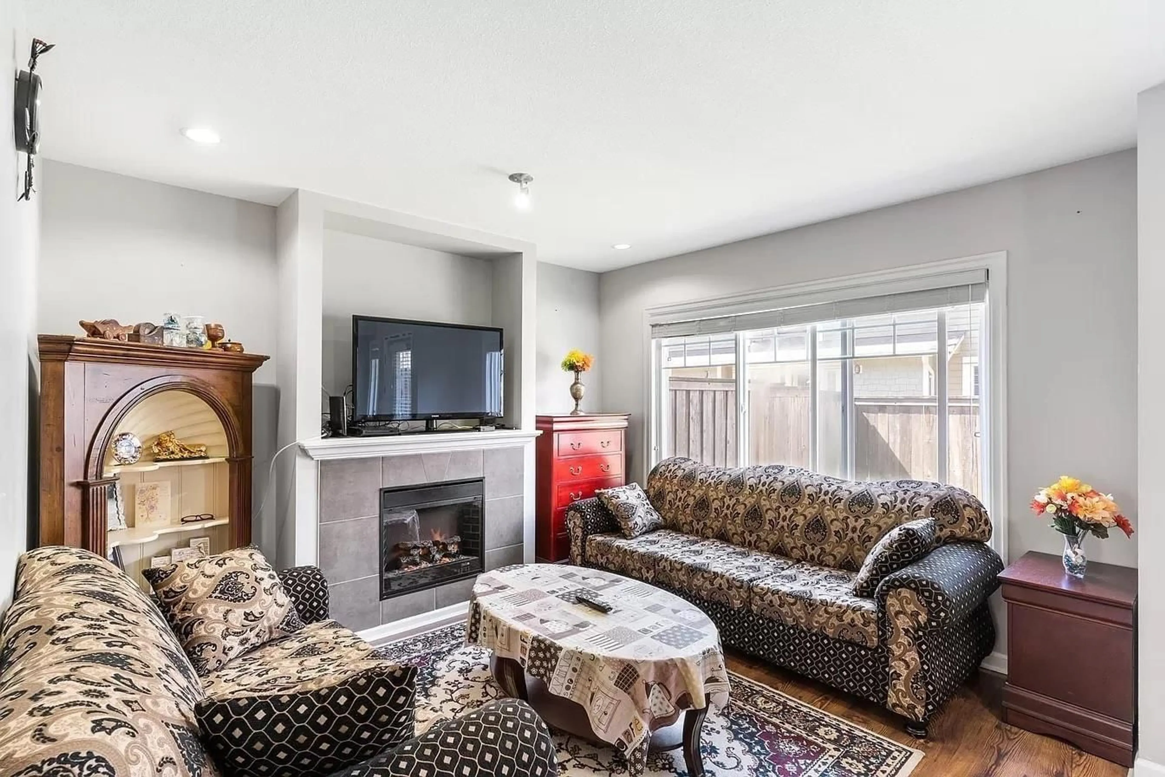 Living room with furniture, unknown for 30 - 6110 138 STREET, Surrey British Columbia V3K3V6