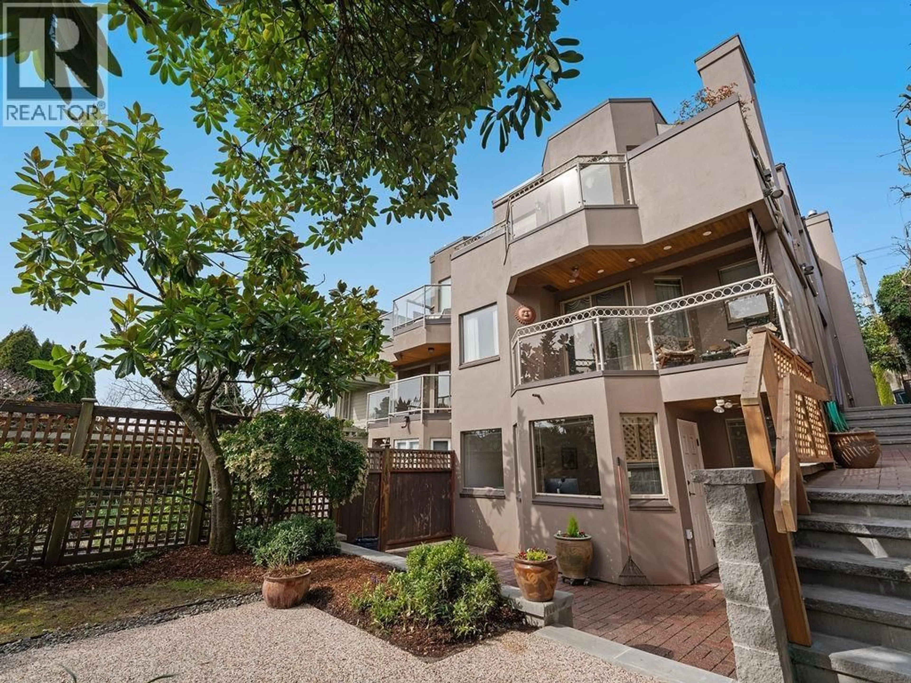 A pic from outside/outdoor area/front of a property/back of a property/a pic from drone, street for 2317 BELLEVUE AVENUE, West Vancouver British Columbia V7V1C9