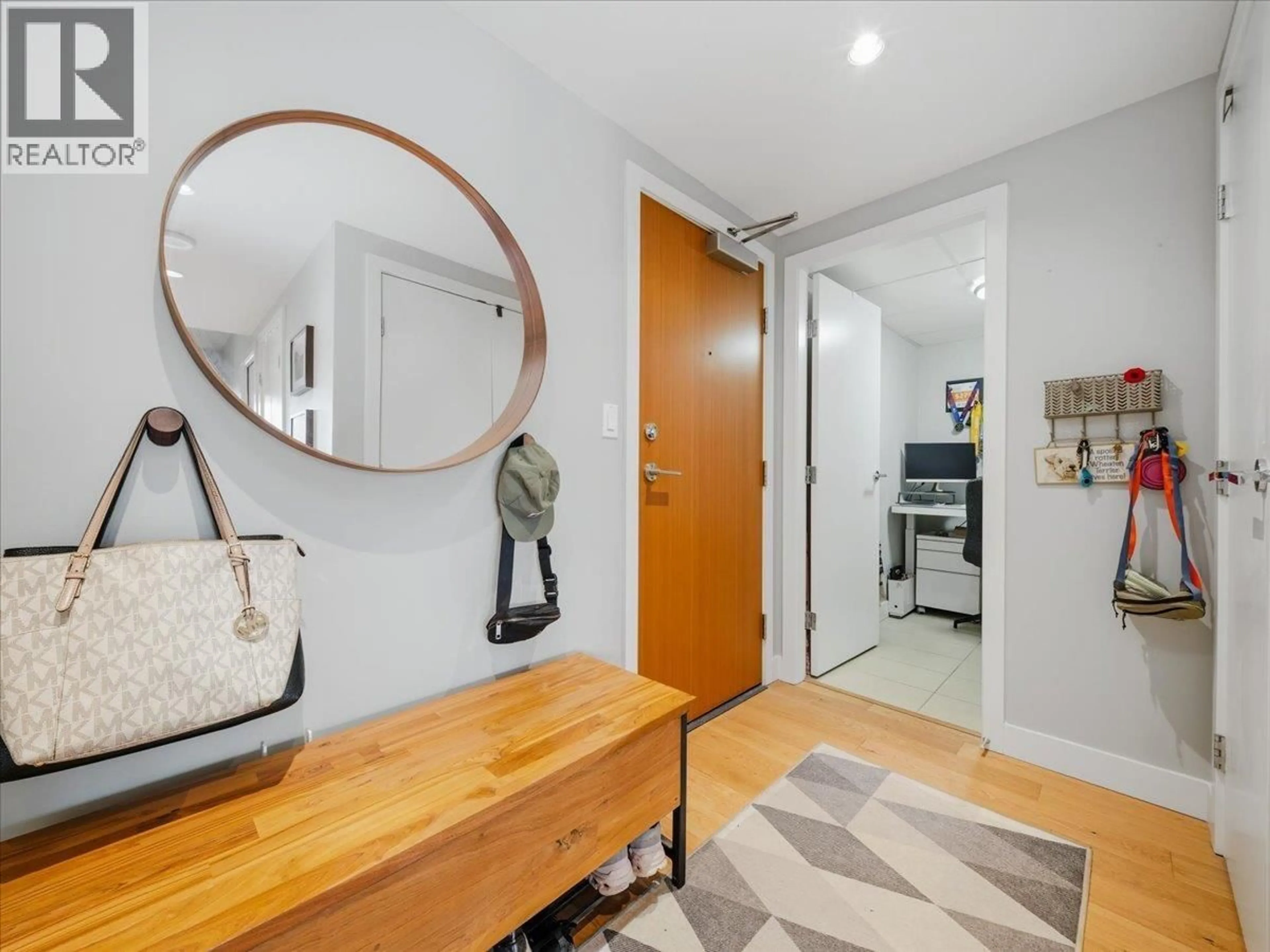 Indoor entryway for 806 - 288 1ST AVENUE, Vancouver British Columbia V5Y0E9