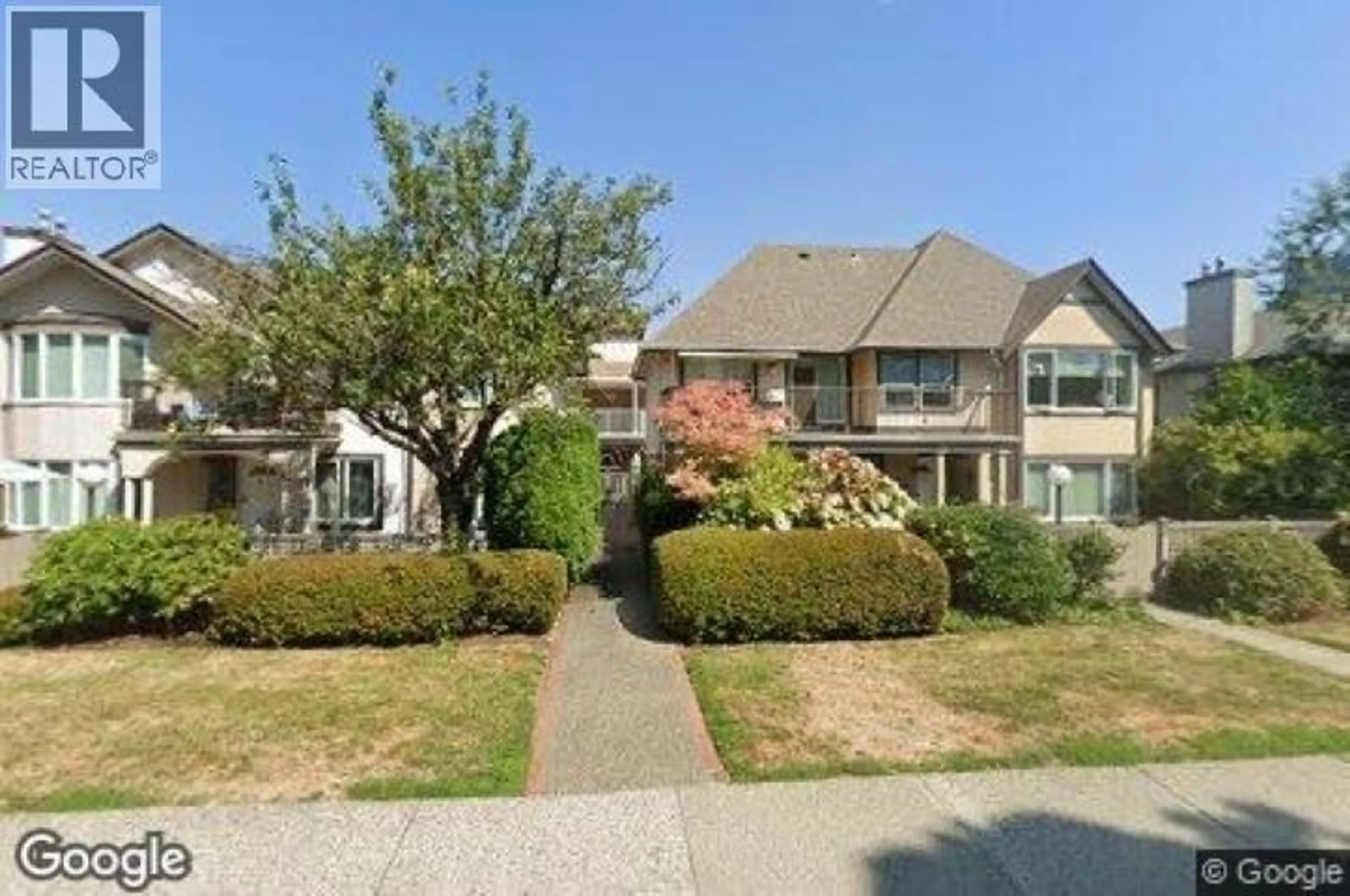 A pic from outside/outdoor area/front of a property/back of a property/a pic from drone, street for B5 - 1855 10TH AVENUE, Vancouver British Columbia V6J2A8