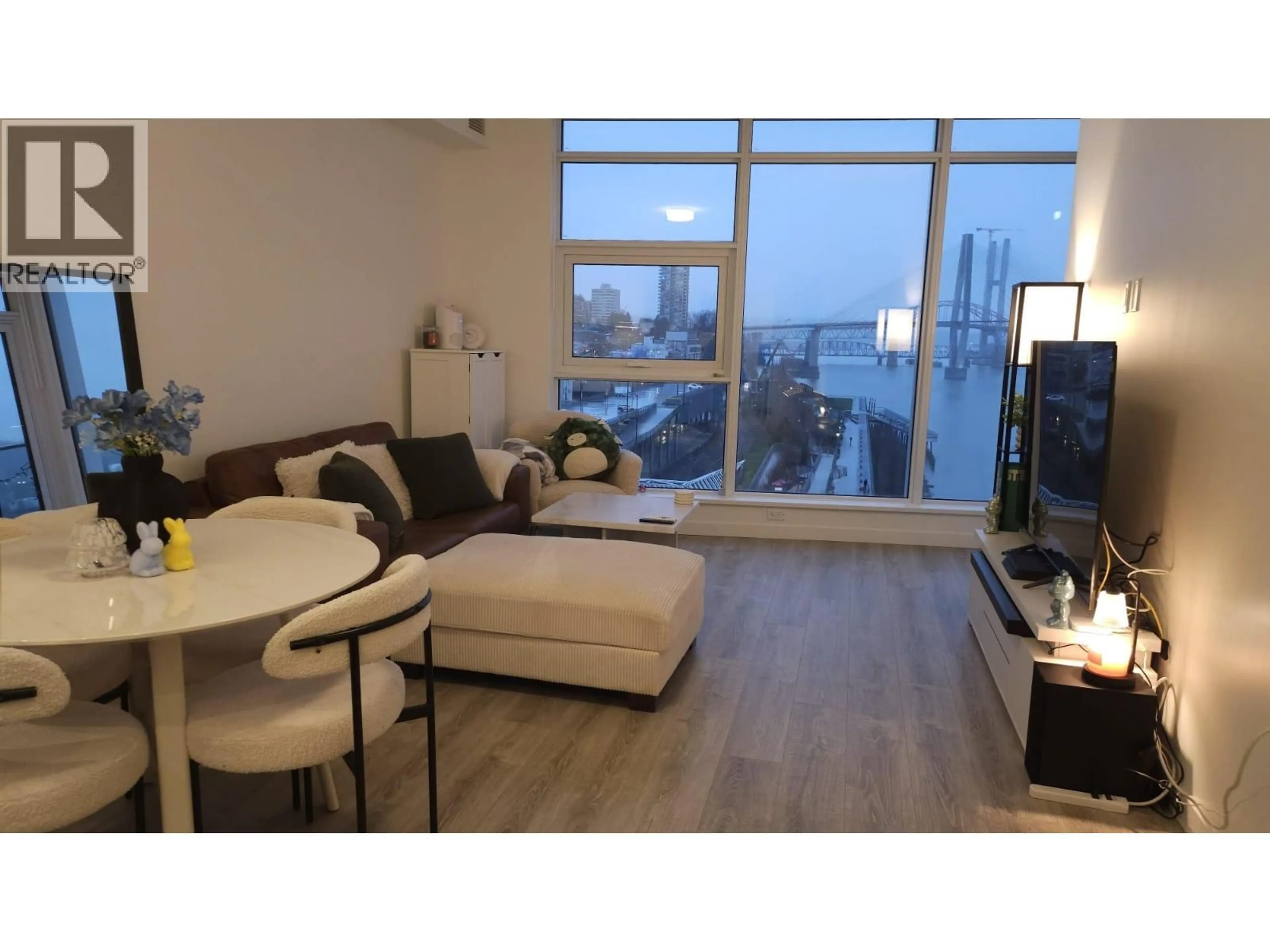 Living room with furniture, wood/laminate floor for 802 - 660 QUAYSIDE DRIVE, New Westminster British Columbia V3M0P1