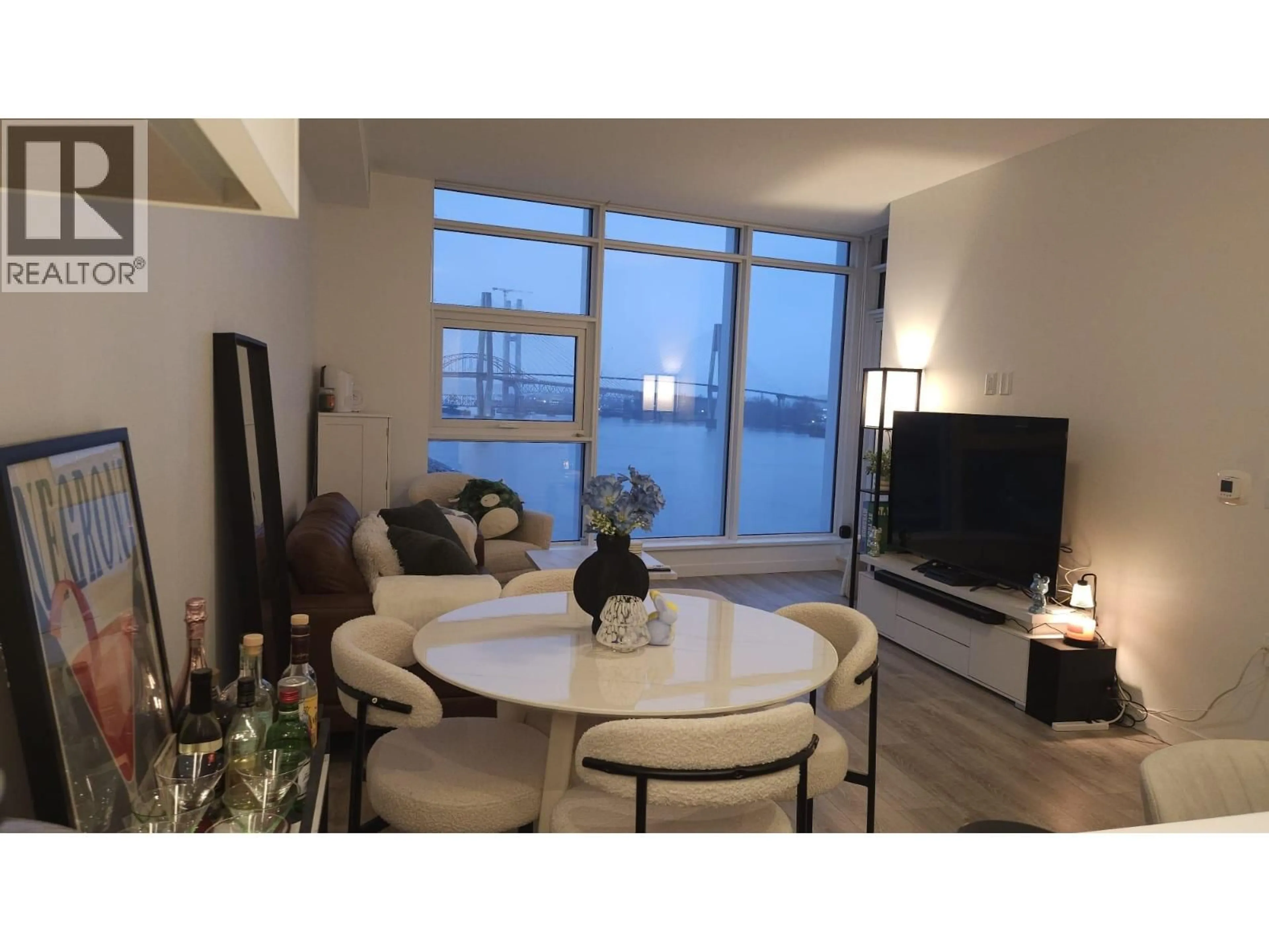 Living room with furniture, unknown for 802 - 660 QUAYSIDE DRIVE, New Westminster British Columbia V3M0P1