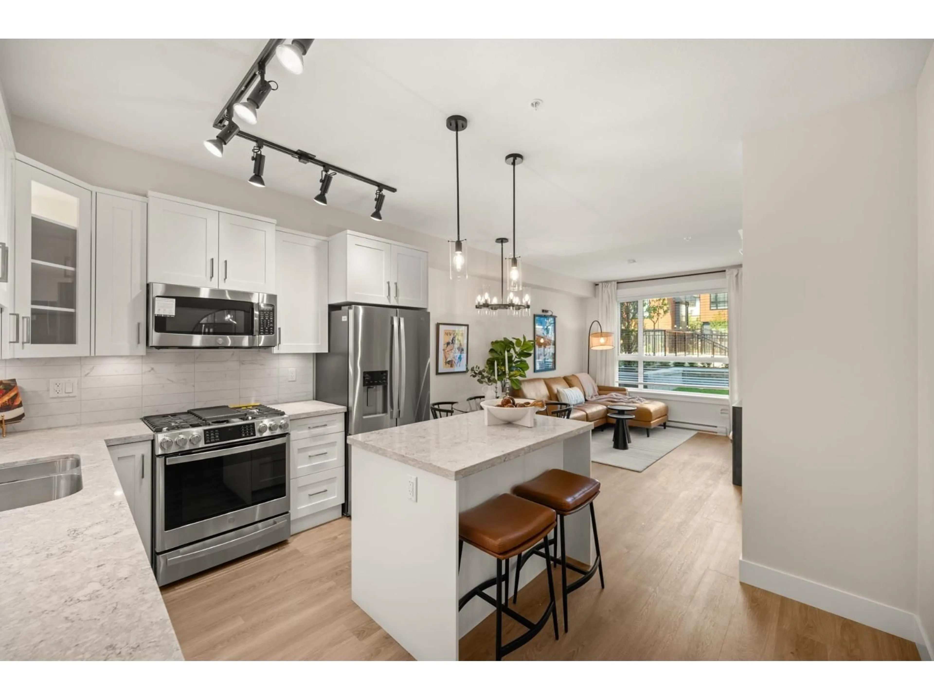 Open concept kitchen, unknown for 320 - 20926 83 AVENUE AVENUE, Langley British Columbia V2Y3Y9