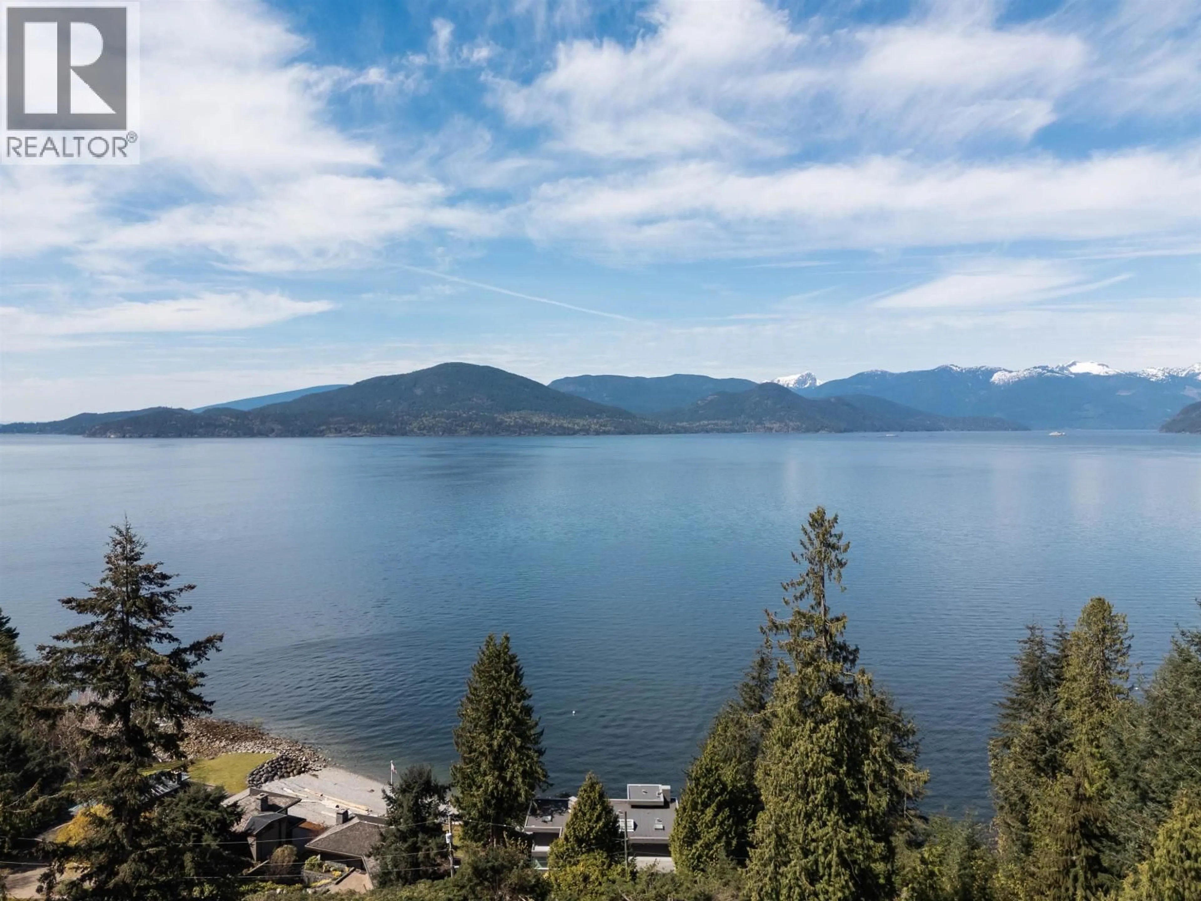 A pic from outside/outdoor area/front of a property/back of a property/a pic from drone, water/lake/river/ocean view for 90 ISLEVIEW PLACE, West Vancouver British Columbia V0N2E0