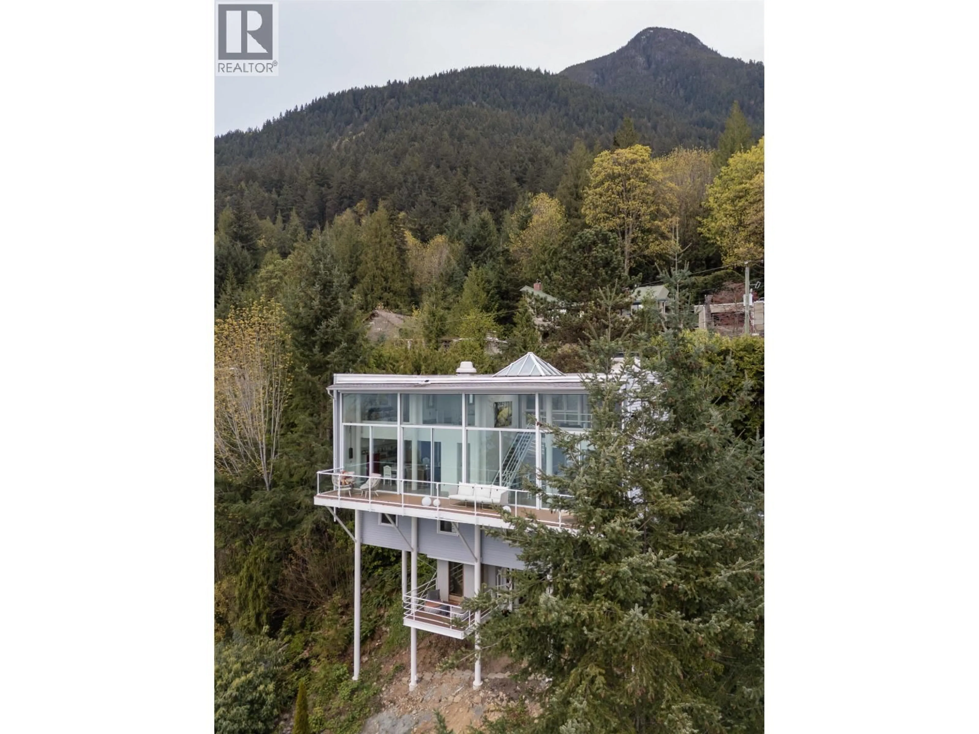 A pic from outside/outdoor area/front of a property/back of a property/a pic from drone, unknown for 90 ISLEVIEW PLACE, West Vancouver British Columbia V0N2E0