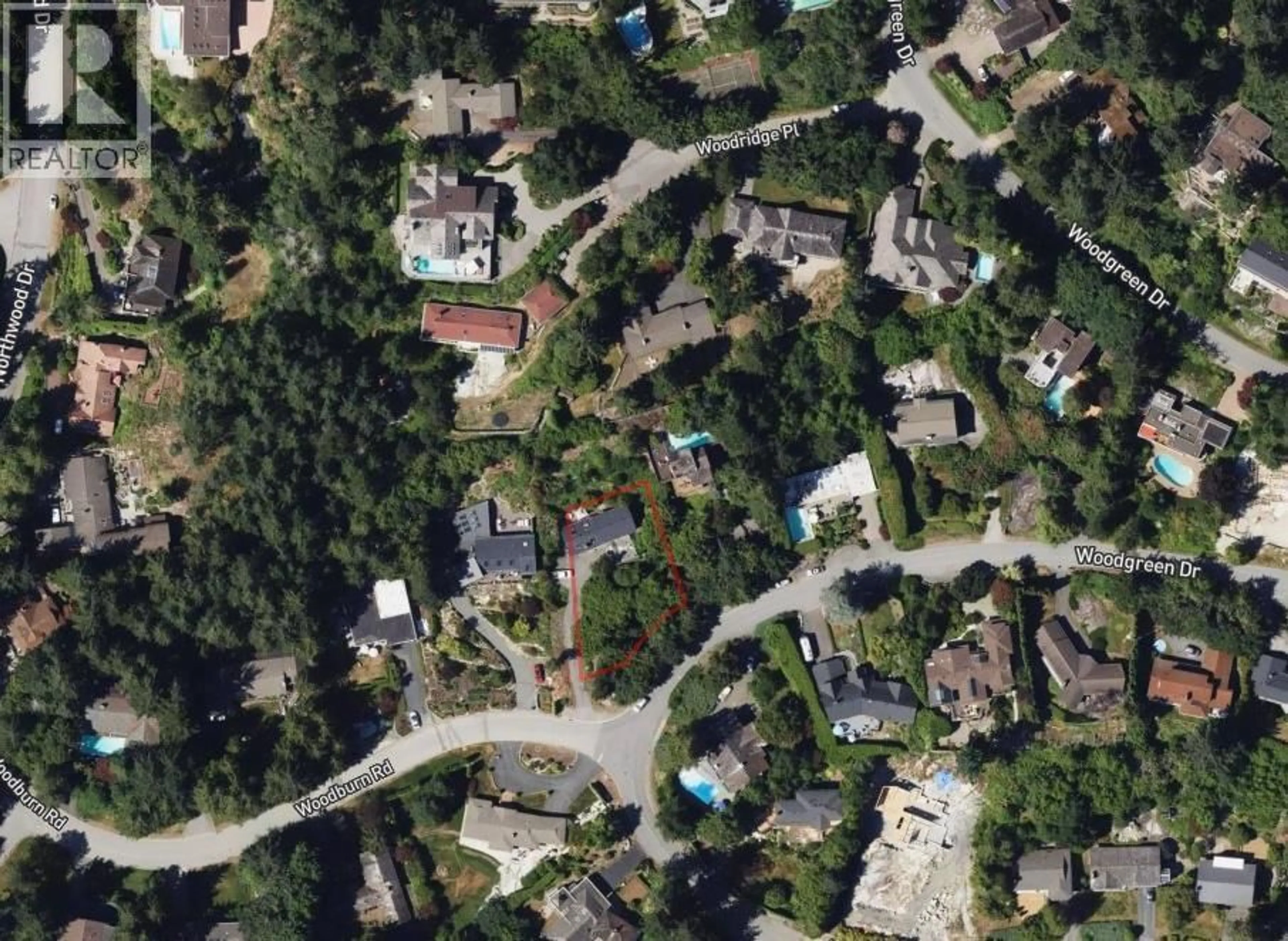 A pic from outside/outdoor area/front of a property/back of a property/a pic from drone, street for 4605 WOODGREEN DRIVE, West Vancouver British Columbia V7S2V3