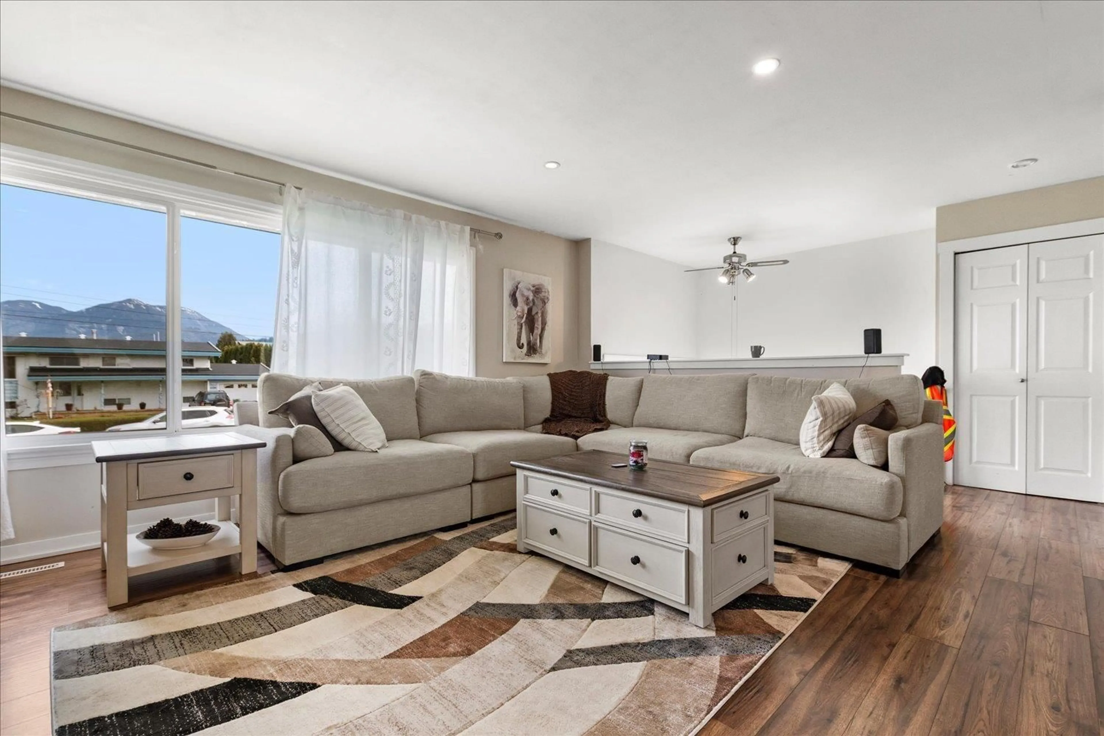 Living room with furniture, wood/laminate floor for 6513 FERN STREET, Chilliwack British Columbia V2R1T6