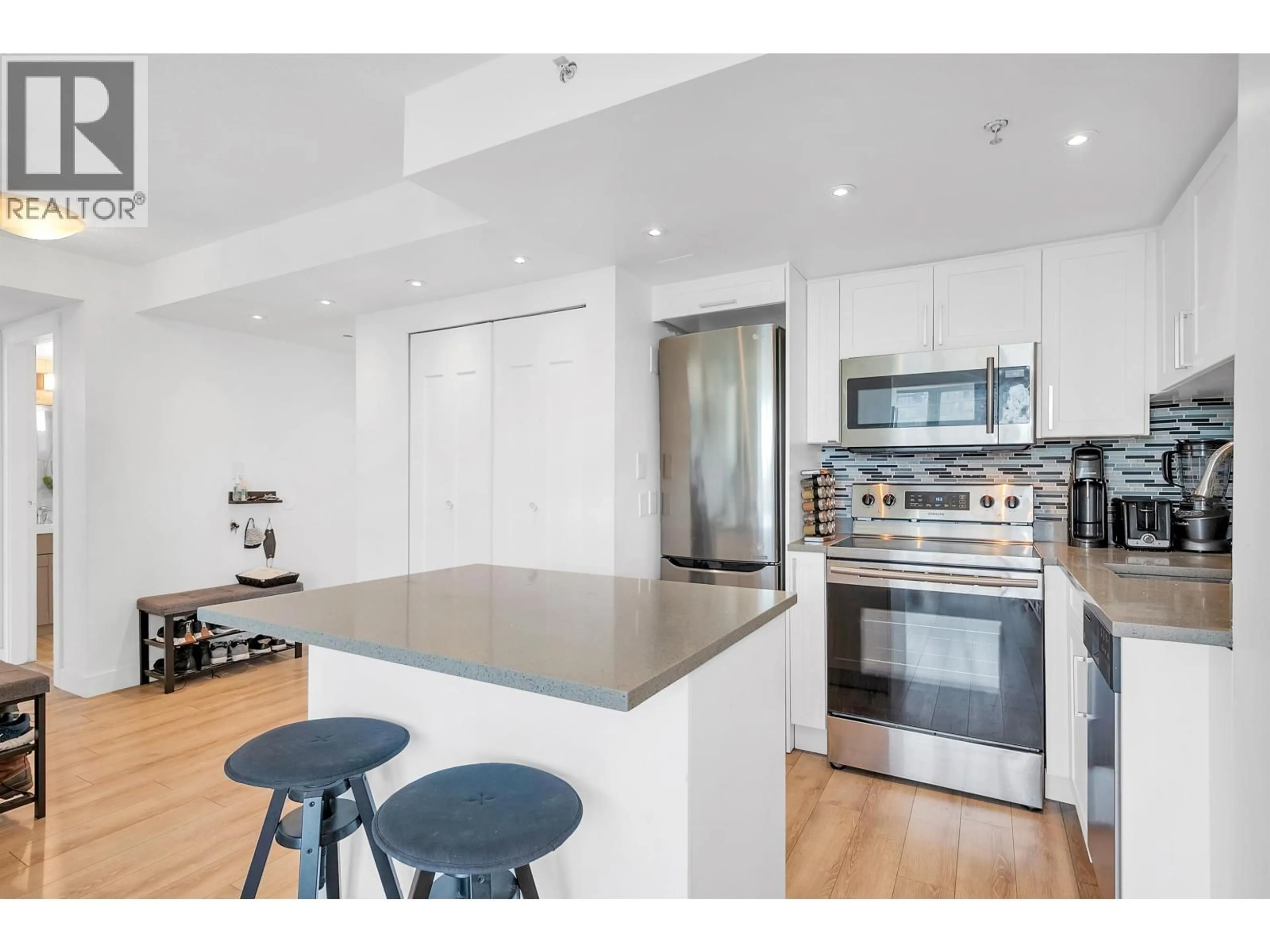Open concept kitchen, unknown for 2404 - 1188 HOWE STREET, Vancouver British Columbia V6Z2S8