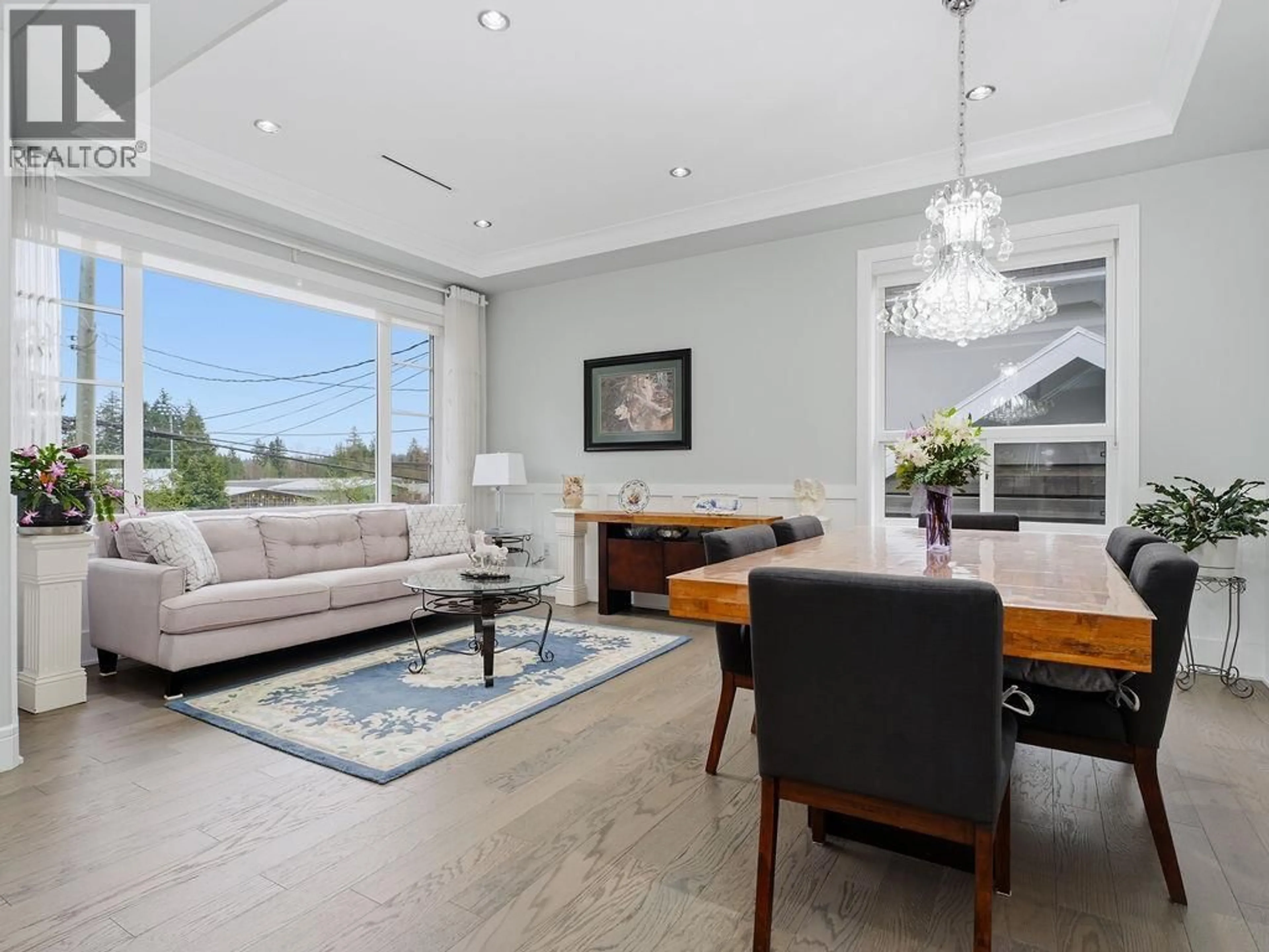 Living room with furniture, wood/laminate floor for 4507 PERCIVAL AVENUE, Burnaby British Columbia V5G3S4