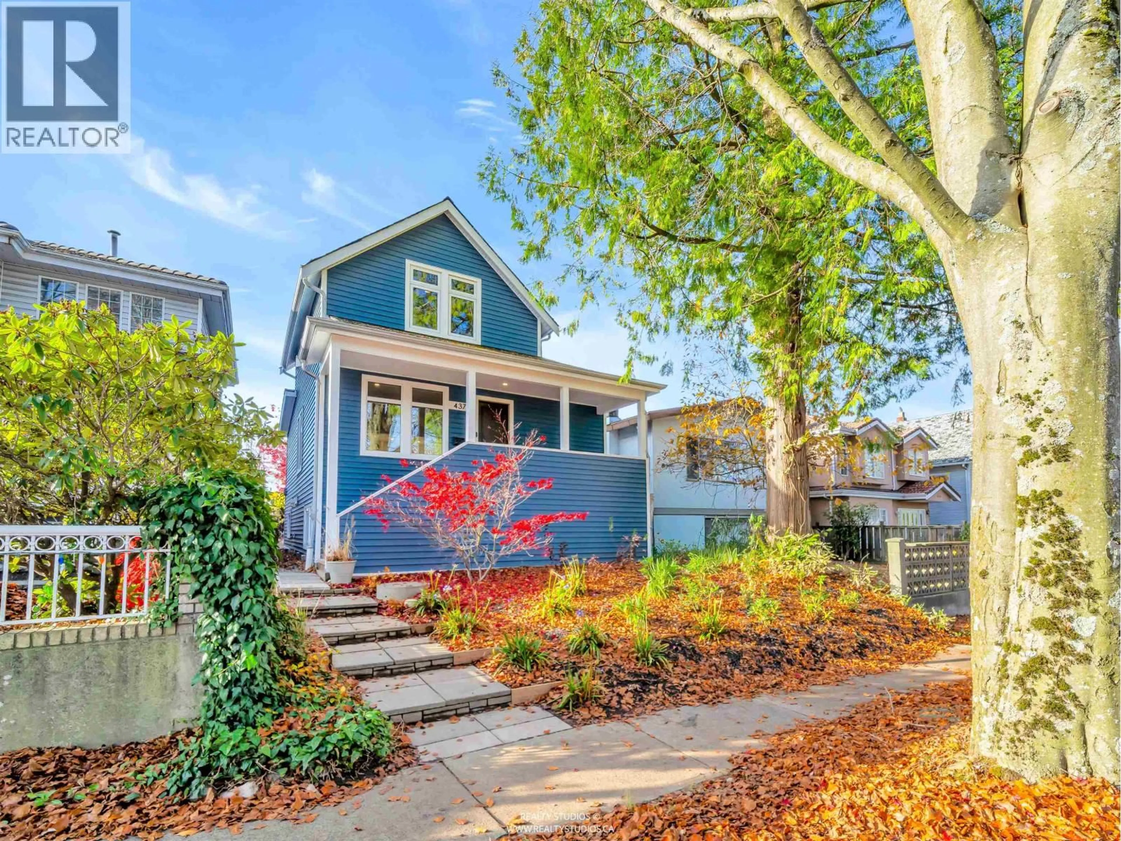 Home with vinyl exterior material, street for 4379 WELWYN STREET, Vancouver British Columbia V5N3Z3