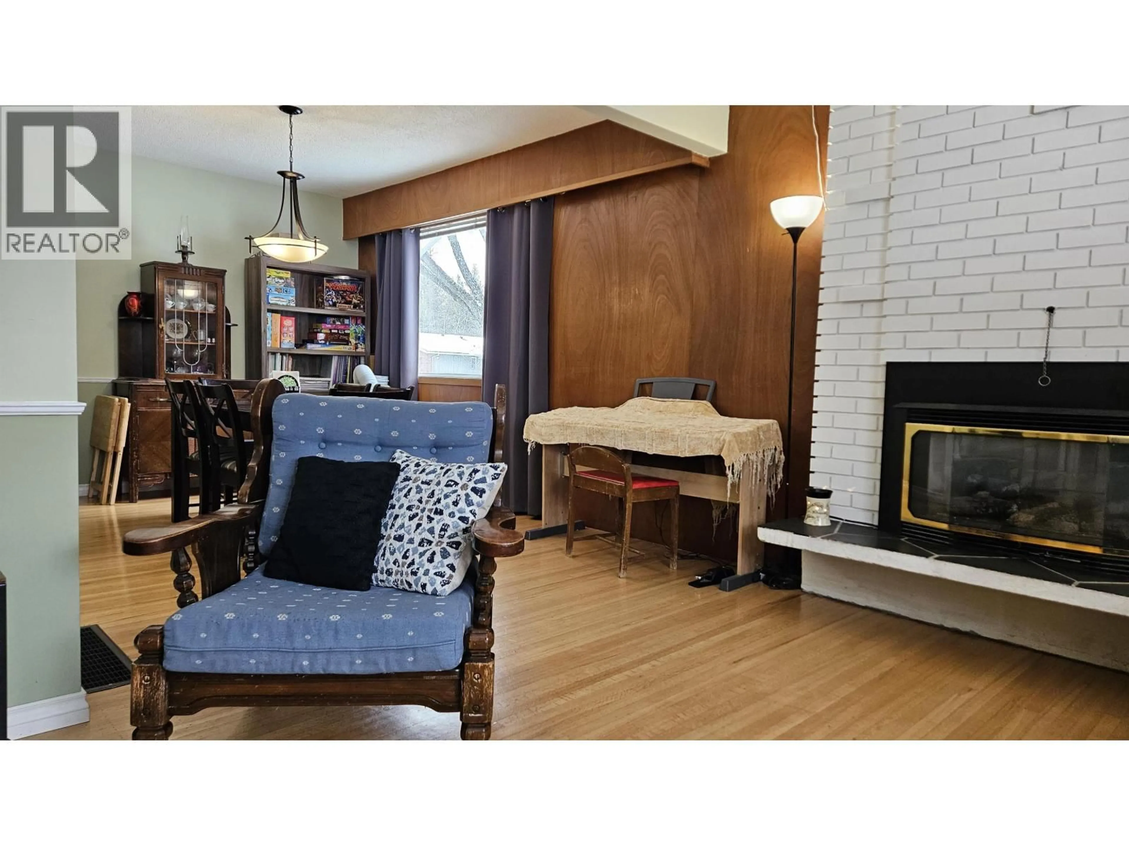Living room with furniture, wood/laminate floor for 1787 HARPER DRIVE, Prince George British Columbia V2M2Y9