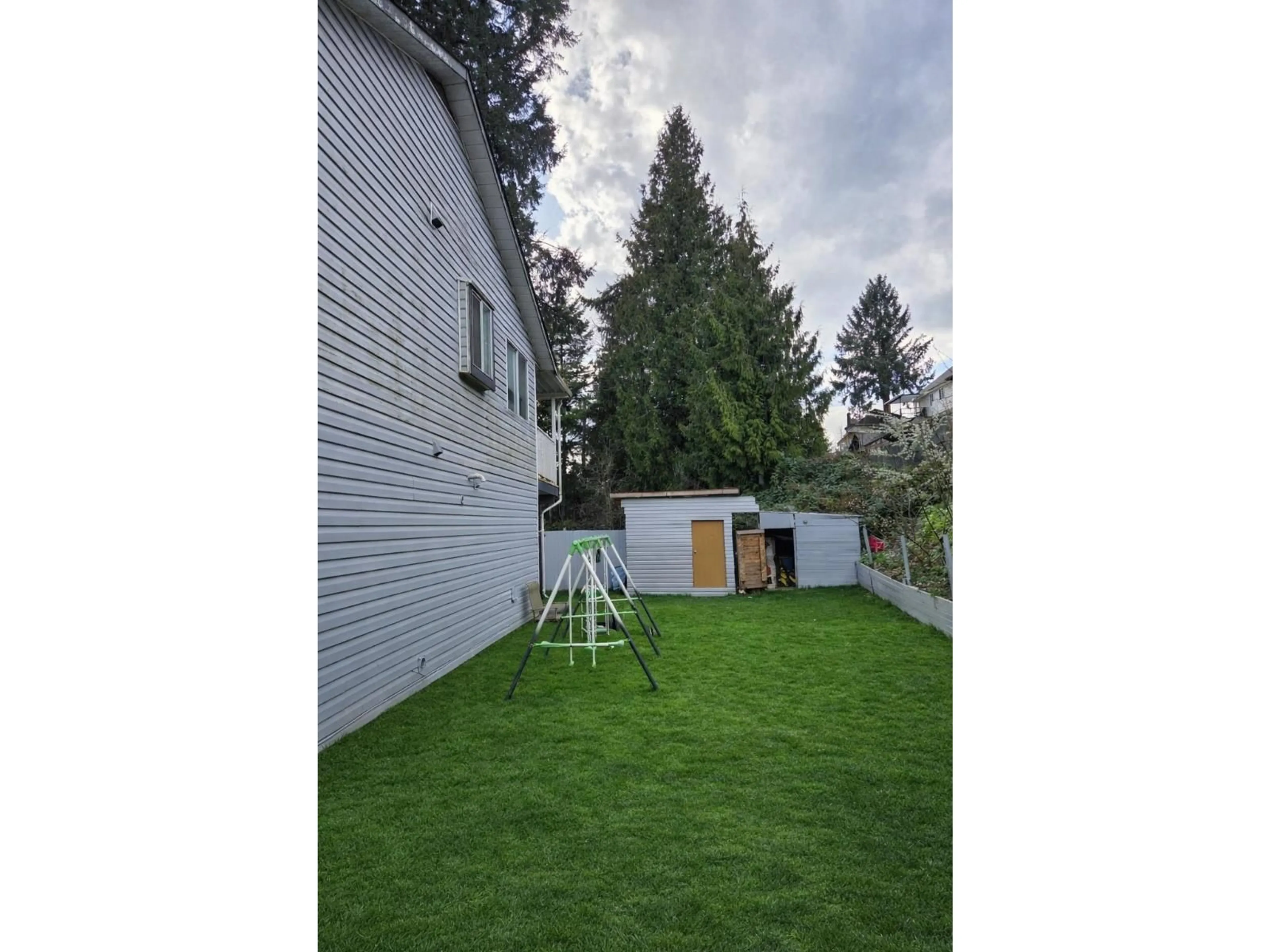 A pic from outside/outdoor area/front of a property/back of a property/a pic from drone, unknown for 8167 CEDAR STREET, Mission British Columbia V2V3N3
