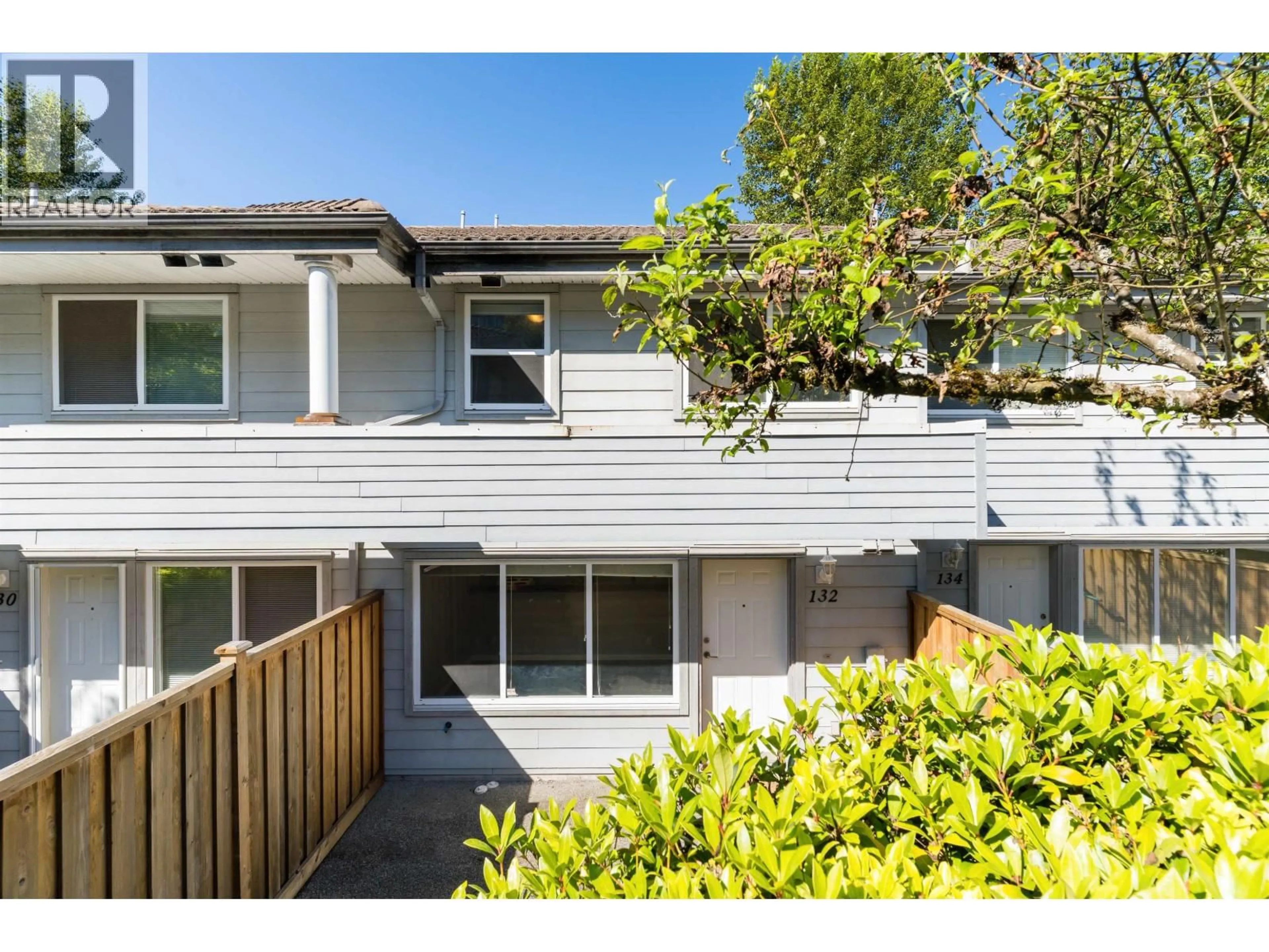 A pic from outside/outdoor area/front of a property/back of a property/a pic from drone, street for 132 SHORELINE CIRCLE, Port Moody British Columbia V3H5B3