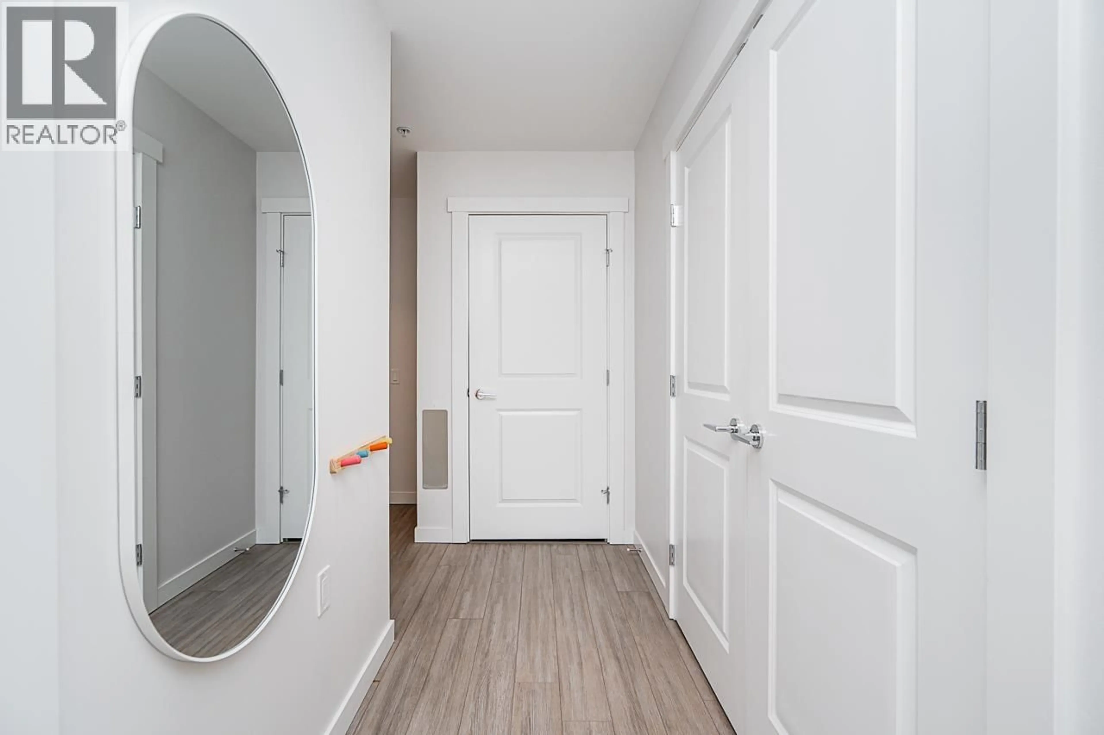 Indoor entryway for 506 - 2663 LIBRARY LANE, North Vancouver British Columbia V7J0B9