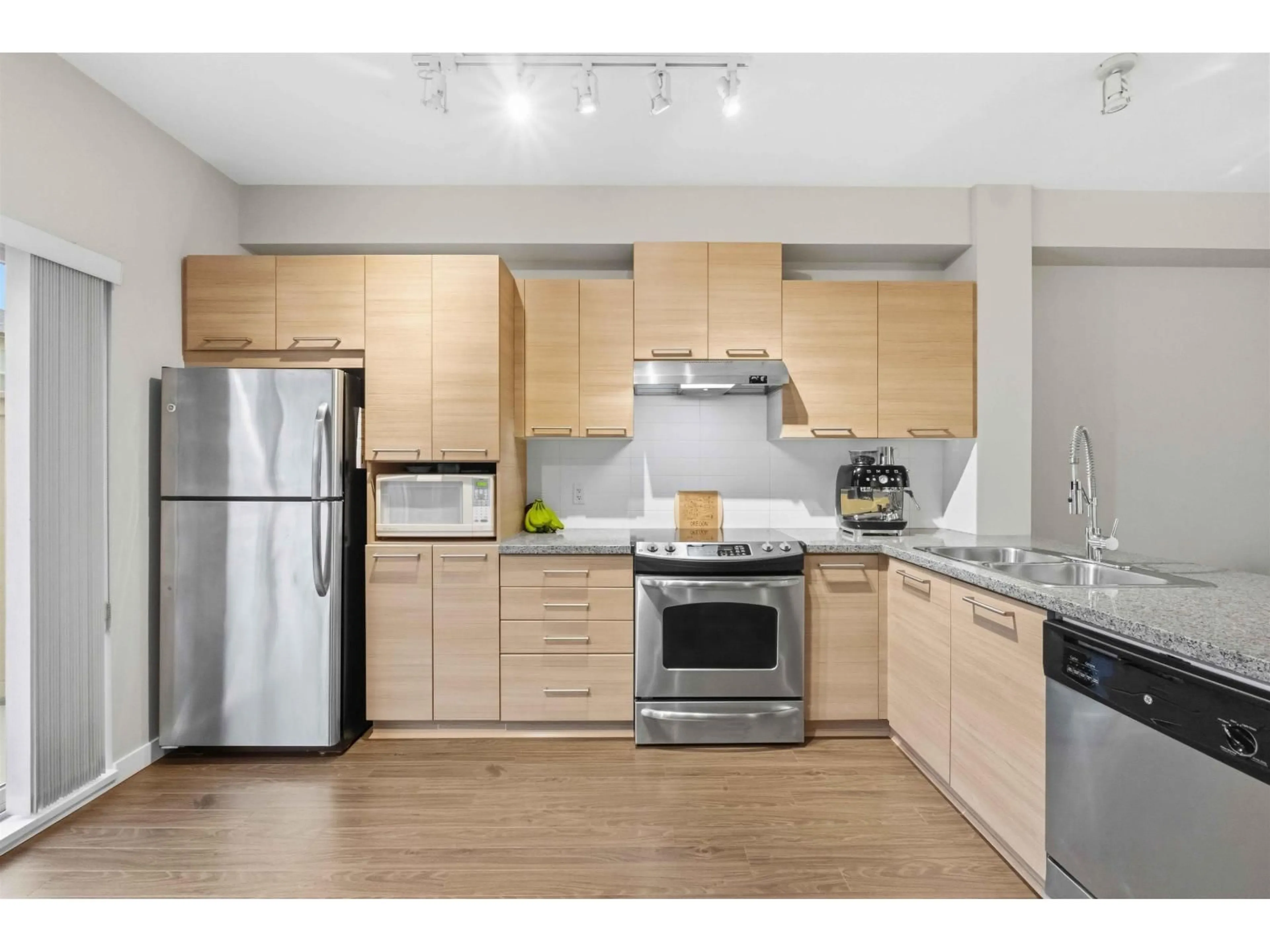 Standard kitchen, wood/laminate floor for 32 - 7938 209 STREET, Langley British Columbia V2Y0K1