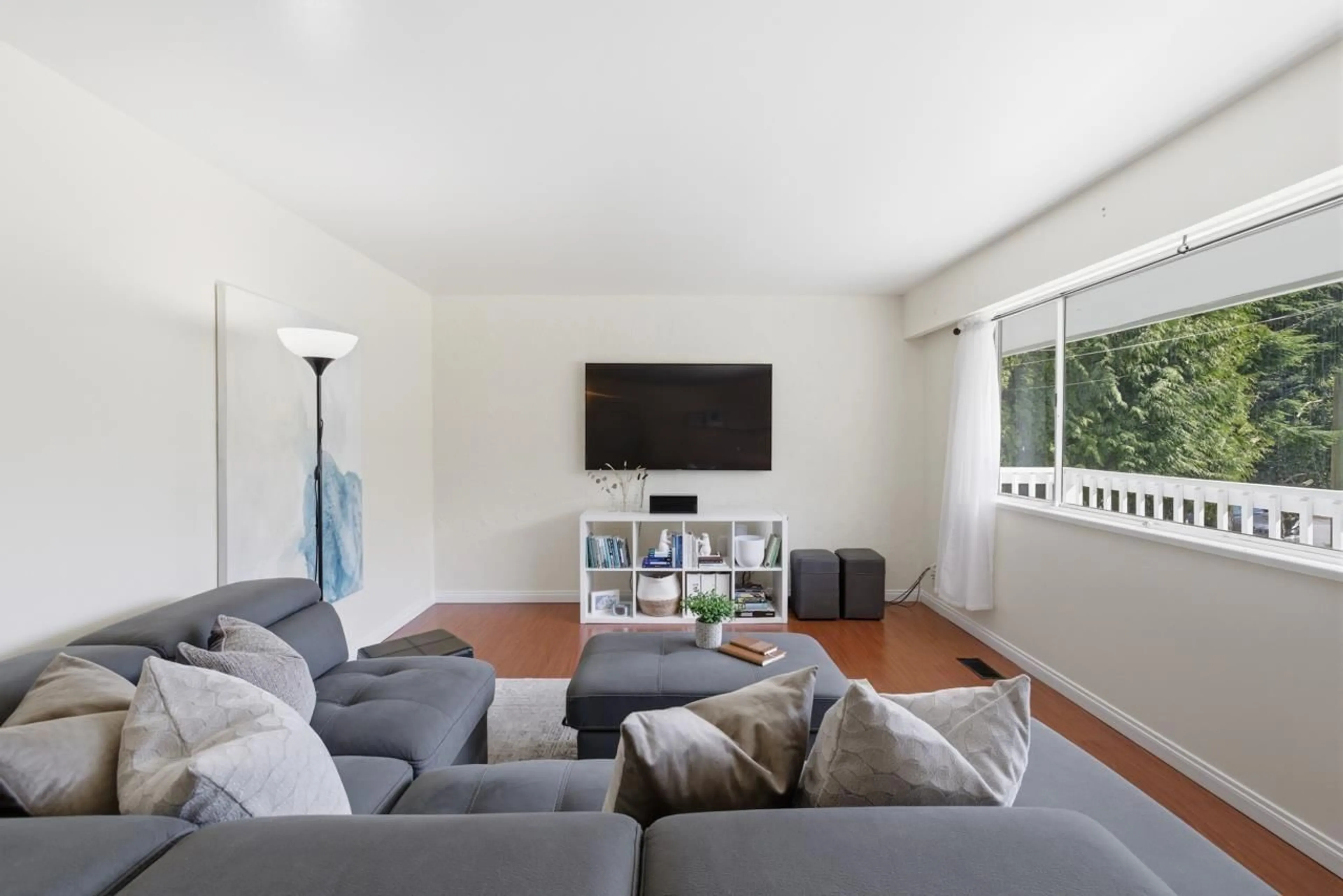 Living room with furniture, unknown for 14245 KINDERSLEY DRIVE, Surrey British Columbia V3R5P7