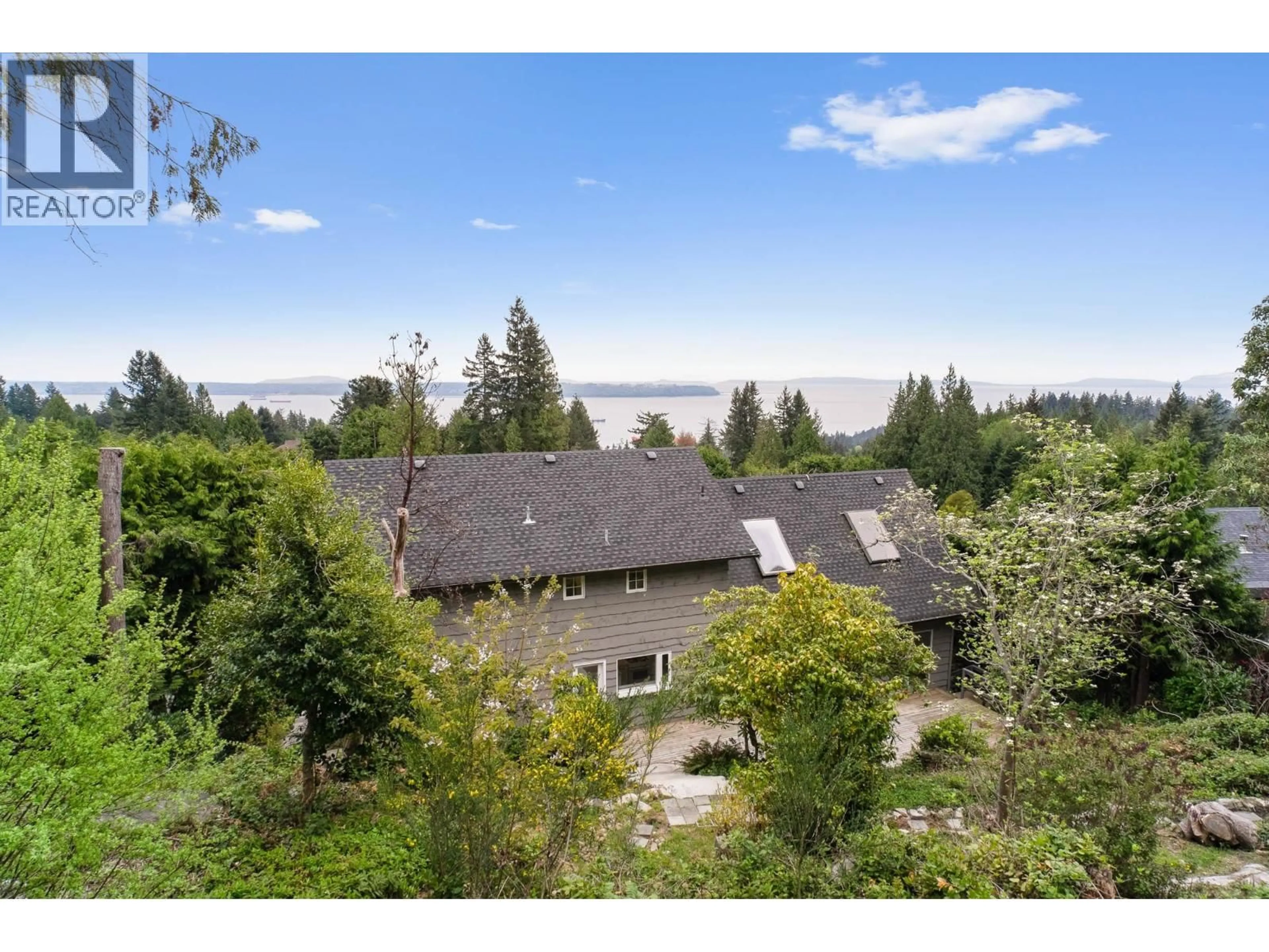 A pic from outside/outdoor area/front of a property/back of a property/a pic from drone, water/lake/river/ocean view for 4607 WOODGREEN DRIVE, West Vancouver British Columbia V7S2V4