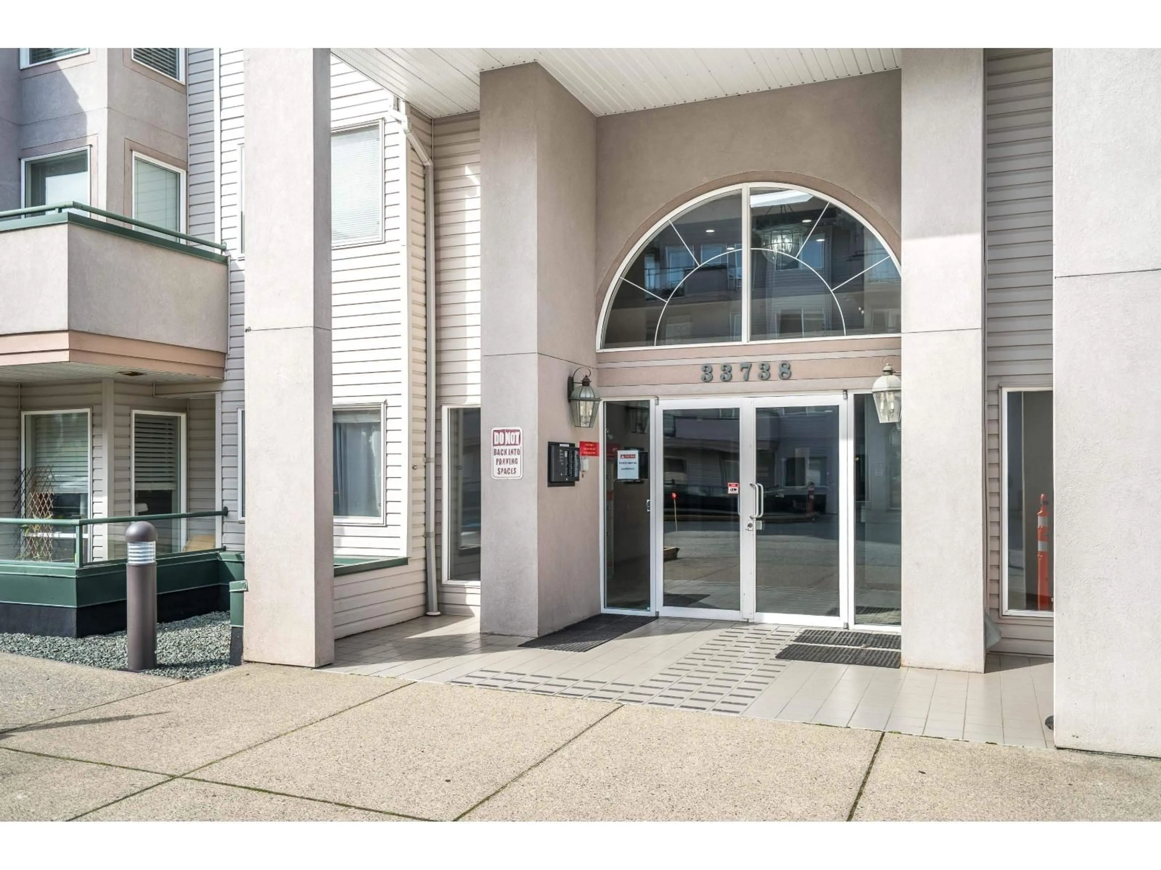 Indoor foyer for 207 - 33738 KING ROAD, Abbotsford British Columbia V2S8J5
