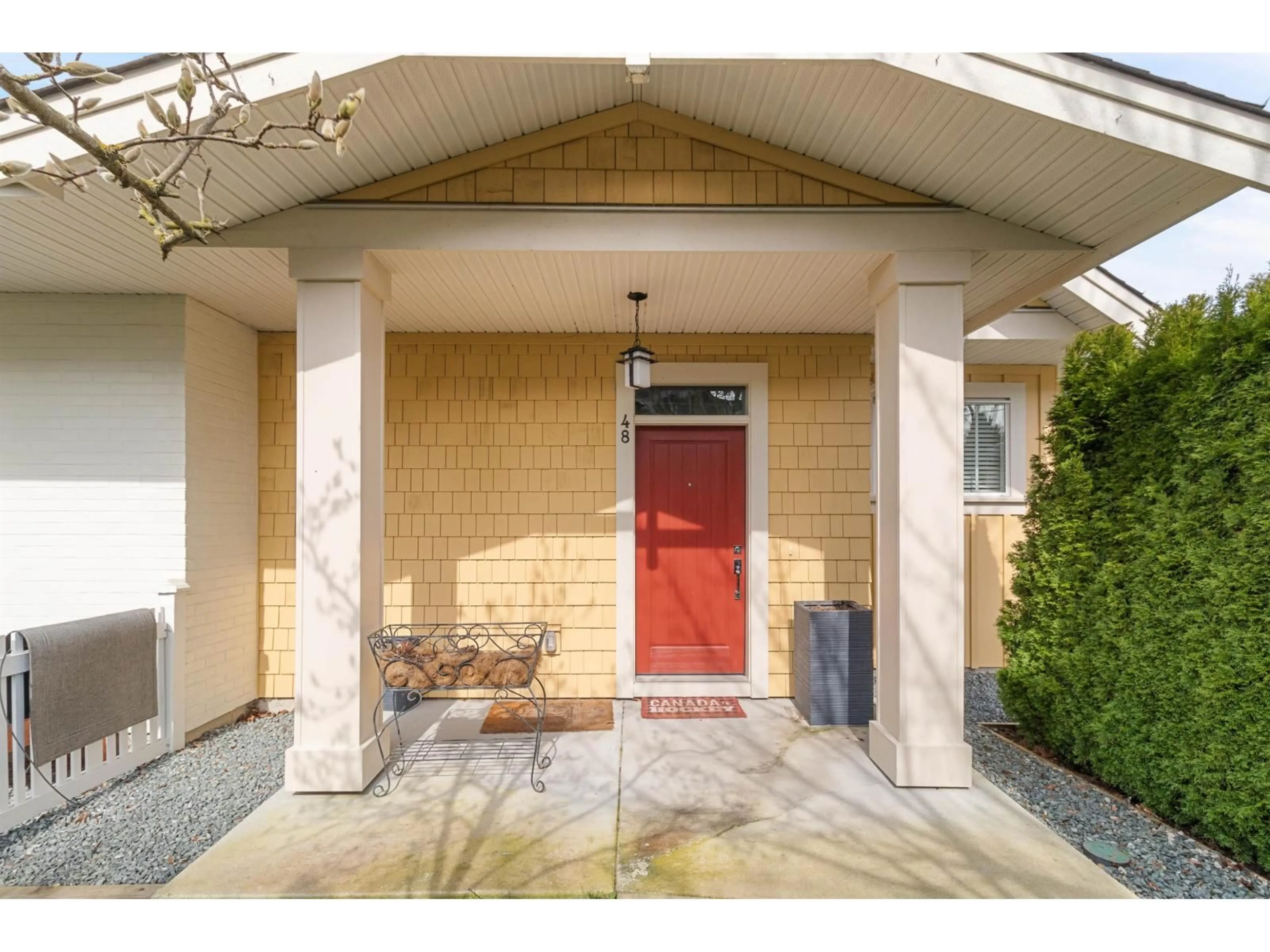 Indoor entryway for 48 - 22057 49 AVENUE, Langley British Columbia V3A0J4