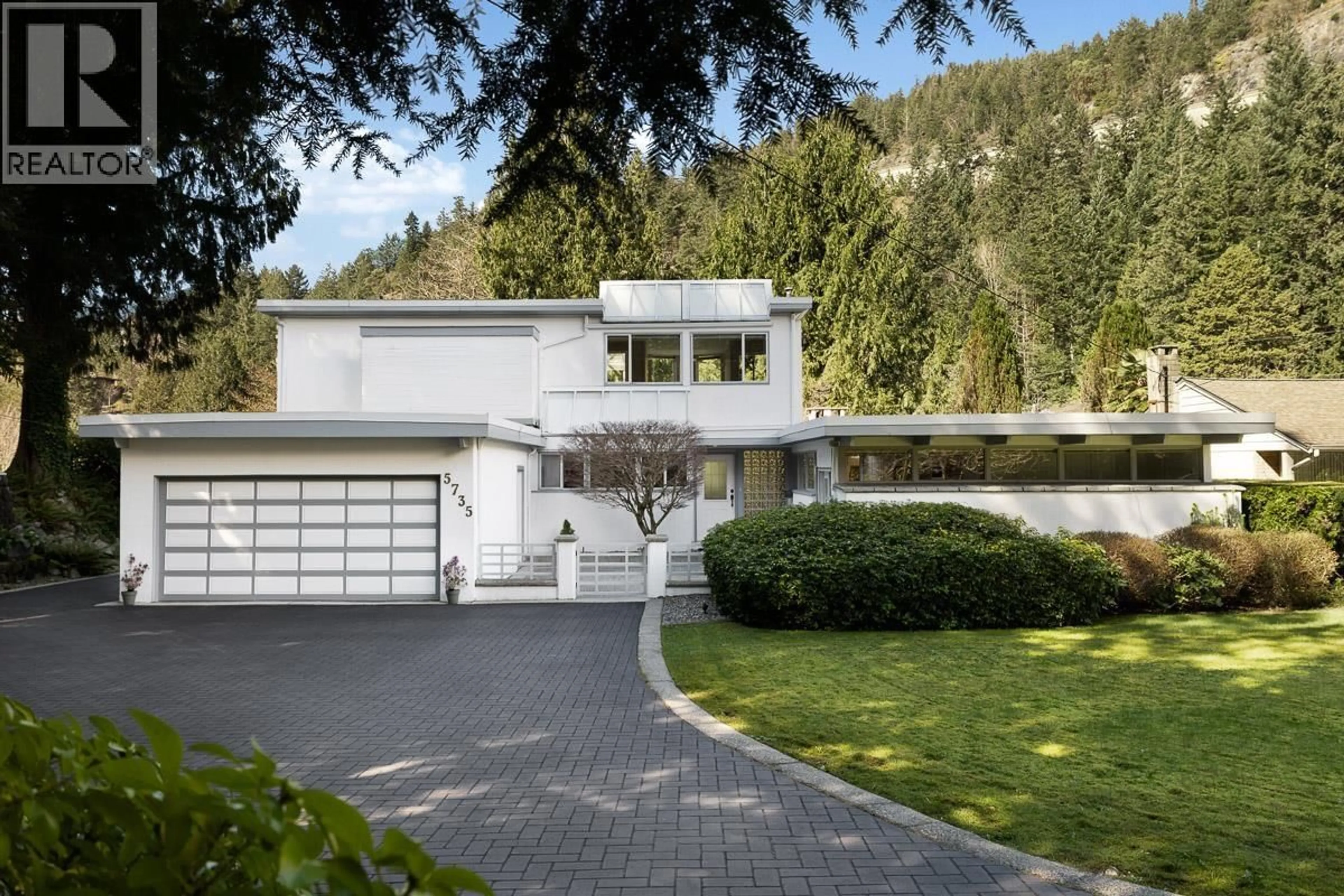 Home with vinyl exterior material, street for 5735 BLUEBELL DRIVE, West Vancouver British Columbia V7W1T2