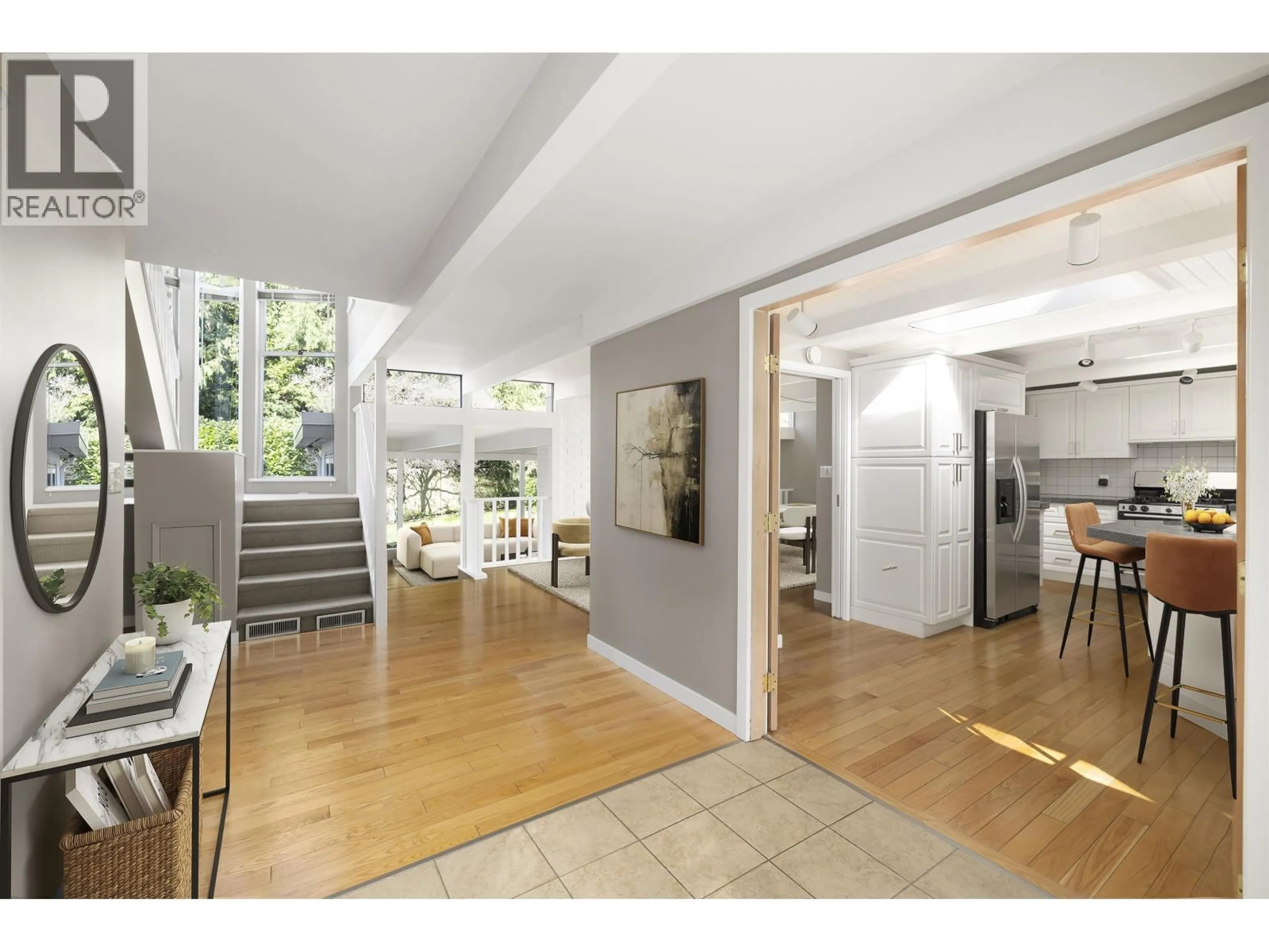 Indoor entryway for 5735 BLUEBELL DRIVE, West Vancouver British Columbia V7W1T2