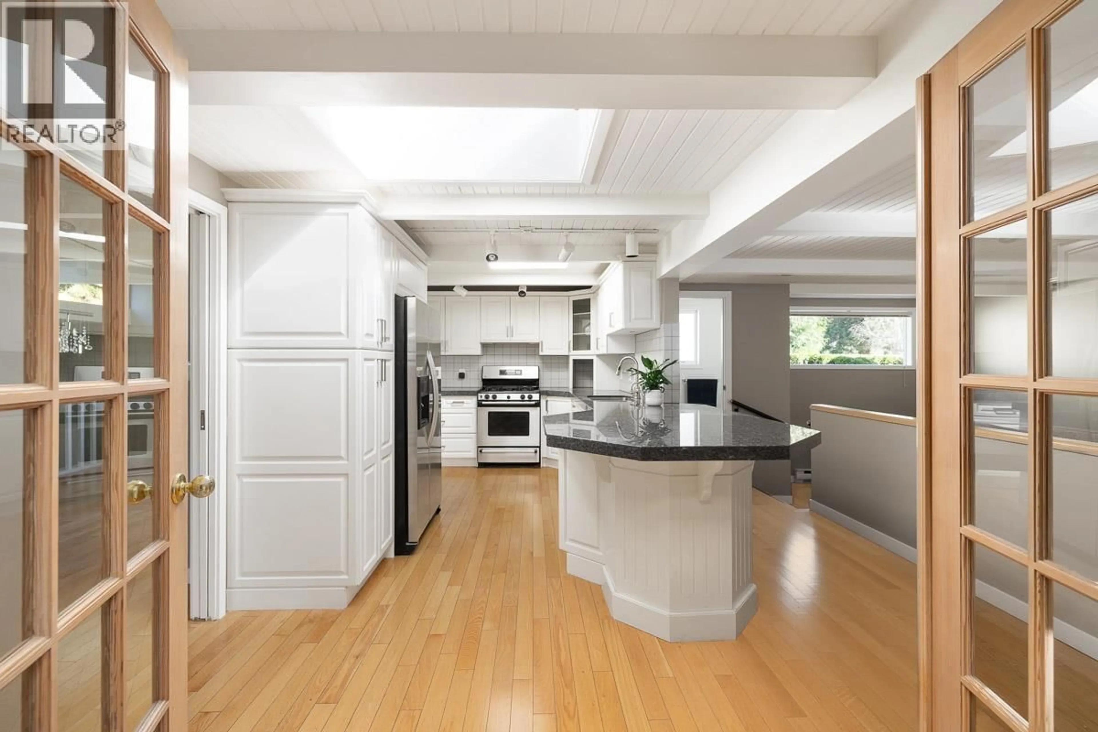 Open concept kitchen, unknown for 5735 BLUEBELL DRIVE, West Vancouver British Columbia V7W1T2