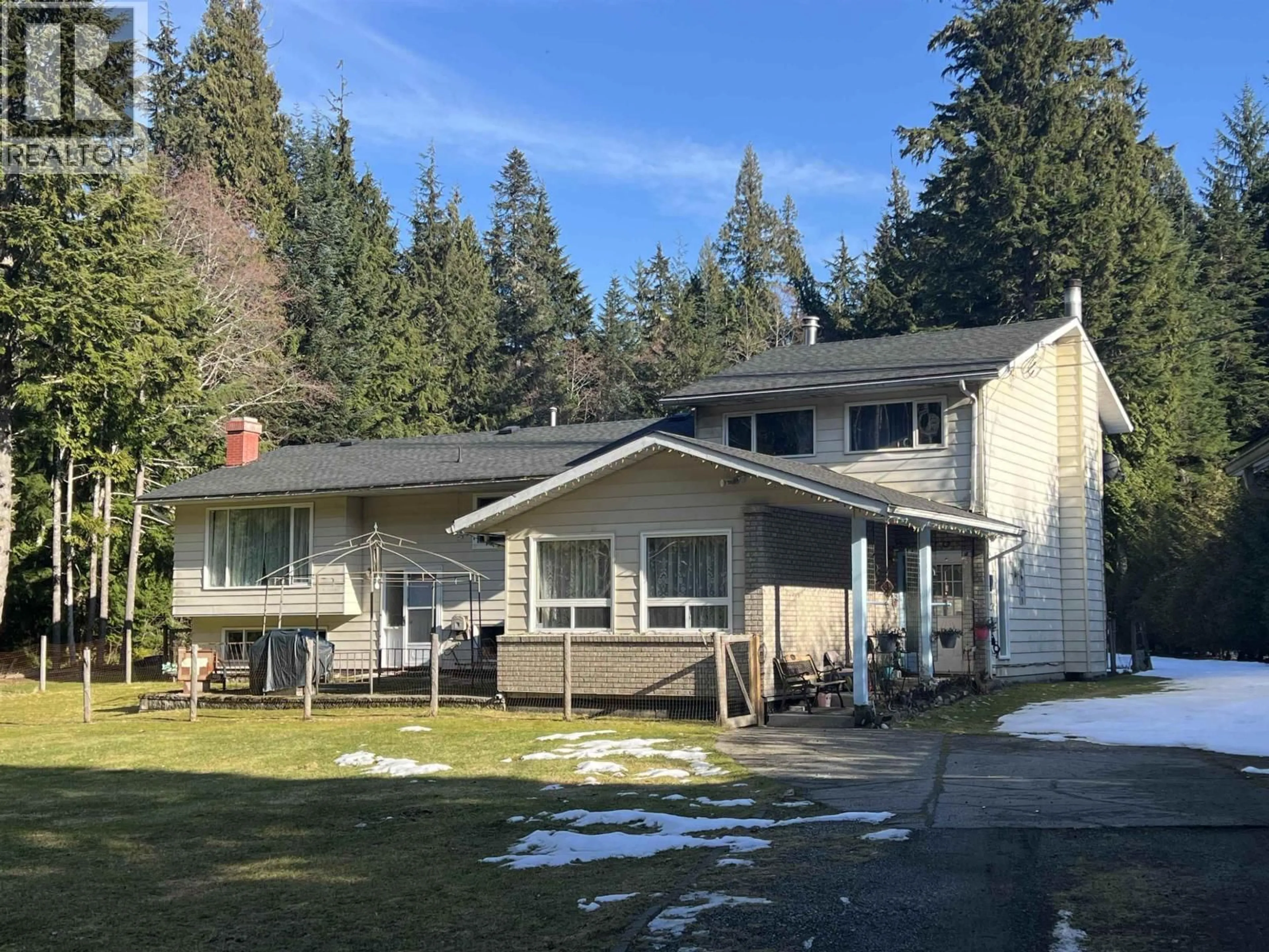 A pic from outside/outdoor area/front of a property/back of a property/a pic from drone, unknown for 196 CHINOOK AVENUE, Kitimat British Columbia V8C2K6