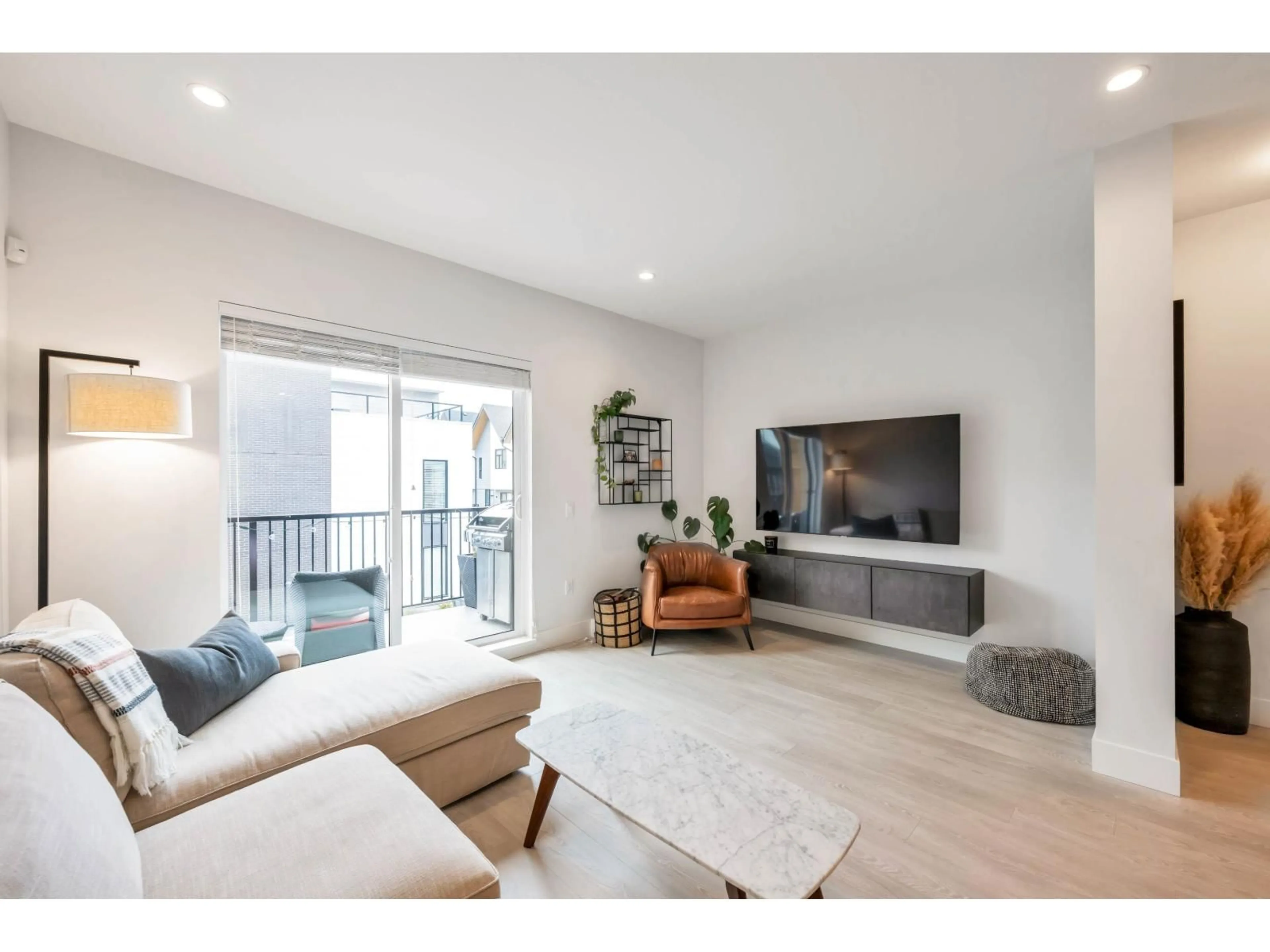 Living room with furniture, unknown for 72 - 16685 25 AVENUE, Surrey British Columbia V3Z0Z4