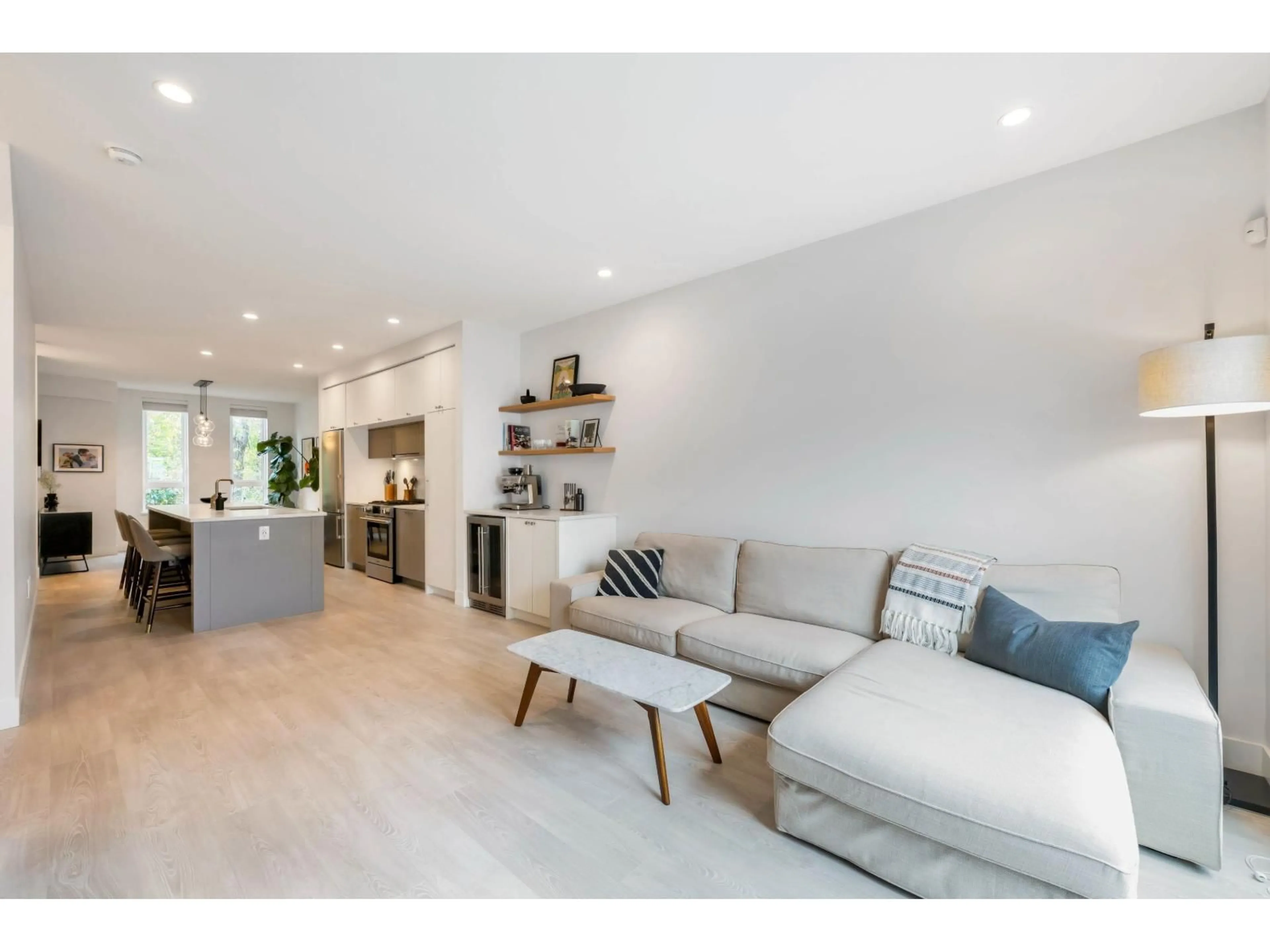 Living room with furniture, unknown for 72 - 16685 25 AVENUE, Surrey British Columbia V3Z0Z4