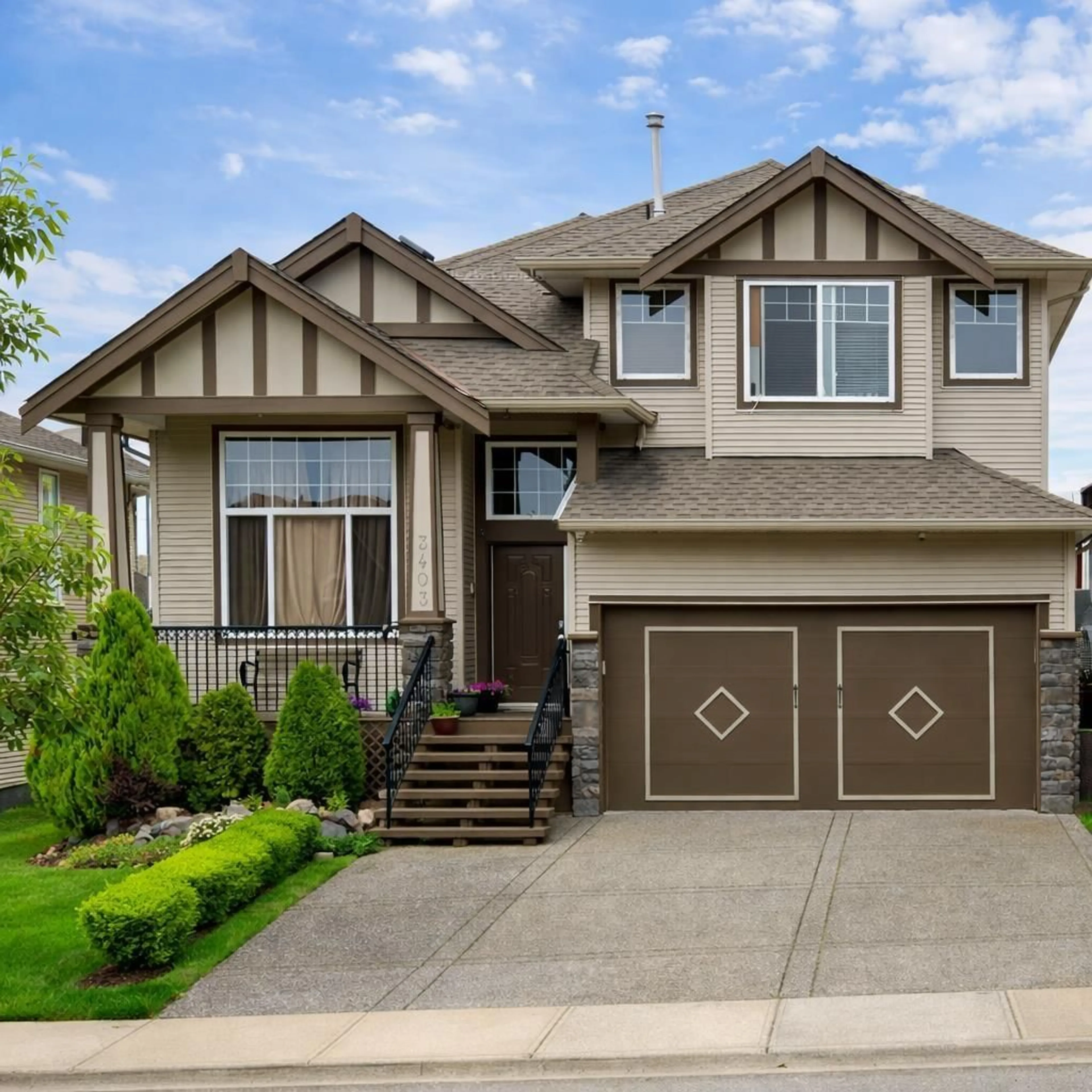 Home with vinyl exterior material, street for 3403 NIGHTINGALE DRIVE, Abbotsford British Columbia V2T5W3