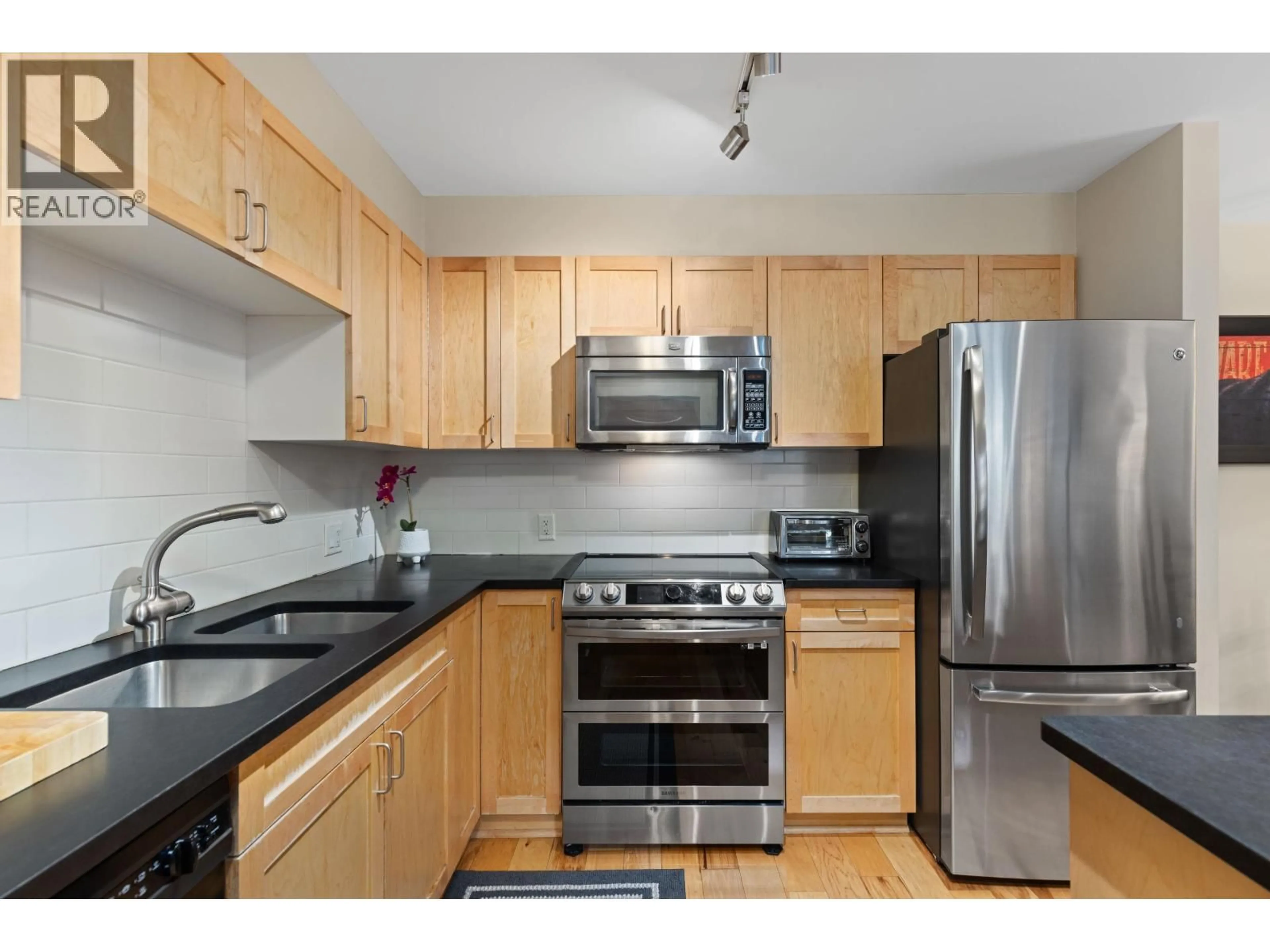 Standard kitchen, wood/laminate floor for 25 - 4637 BLACKCOMB WAY, Whistler British Columbia V8E0Y6