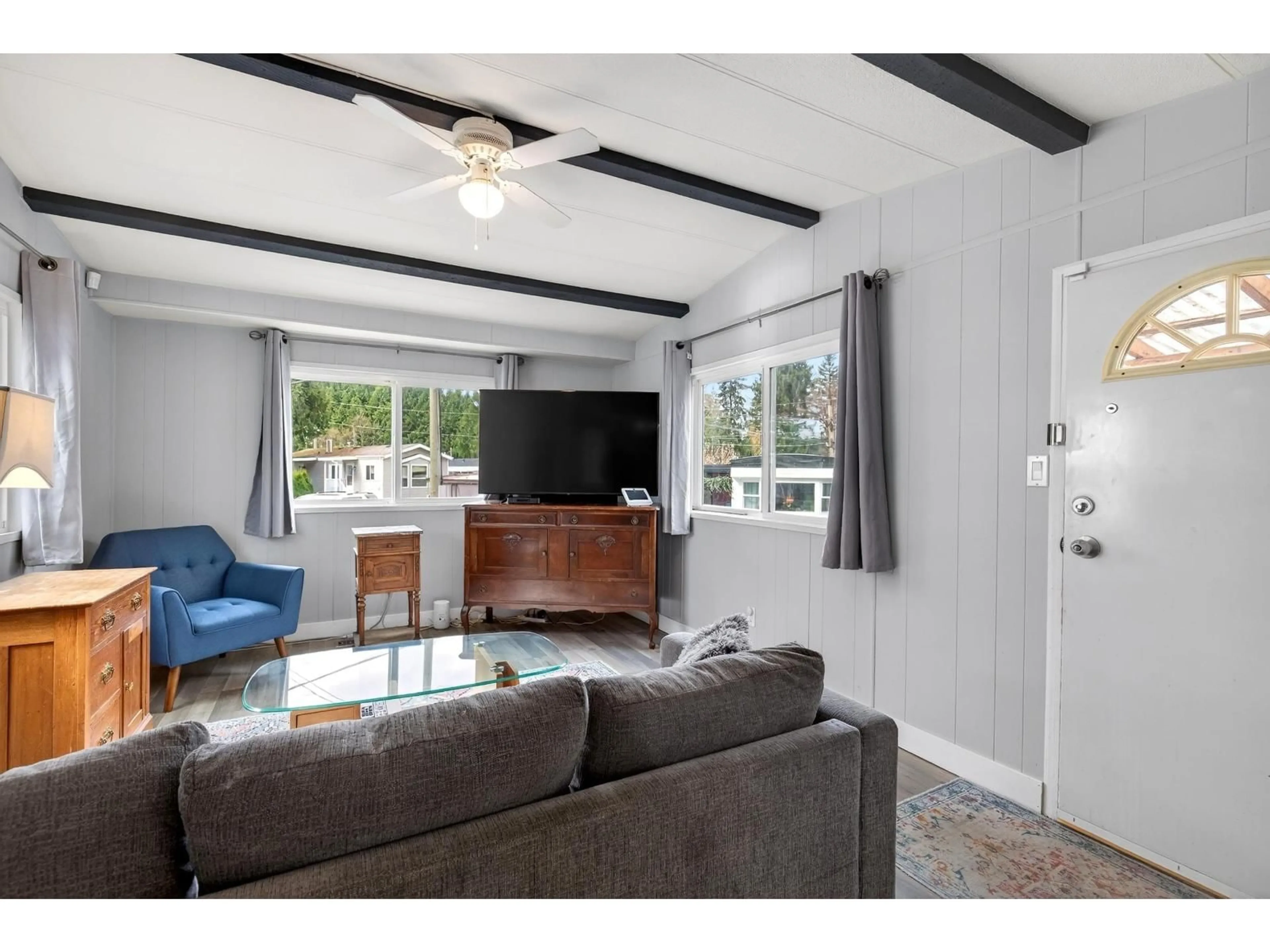 Living room with furniture, unknown for 8 - 24330 FRASER HIGHWAY, Langley British Columbia V2Z1N2