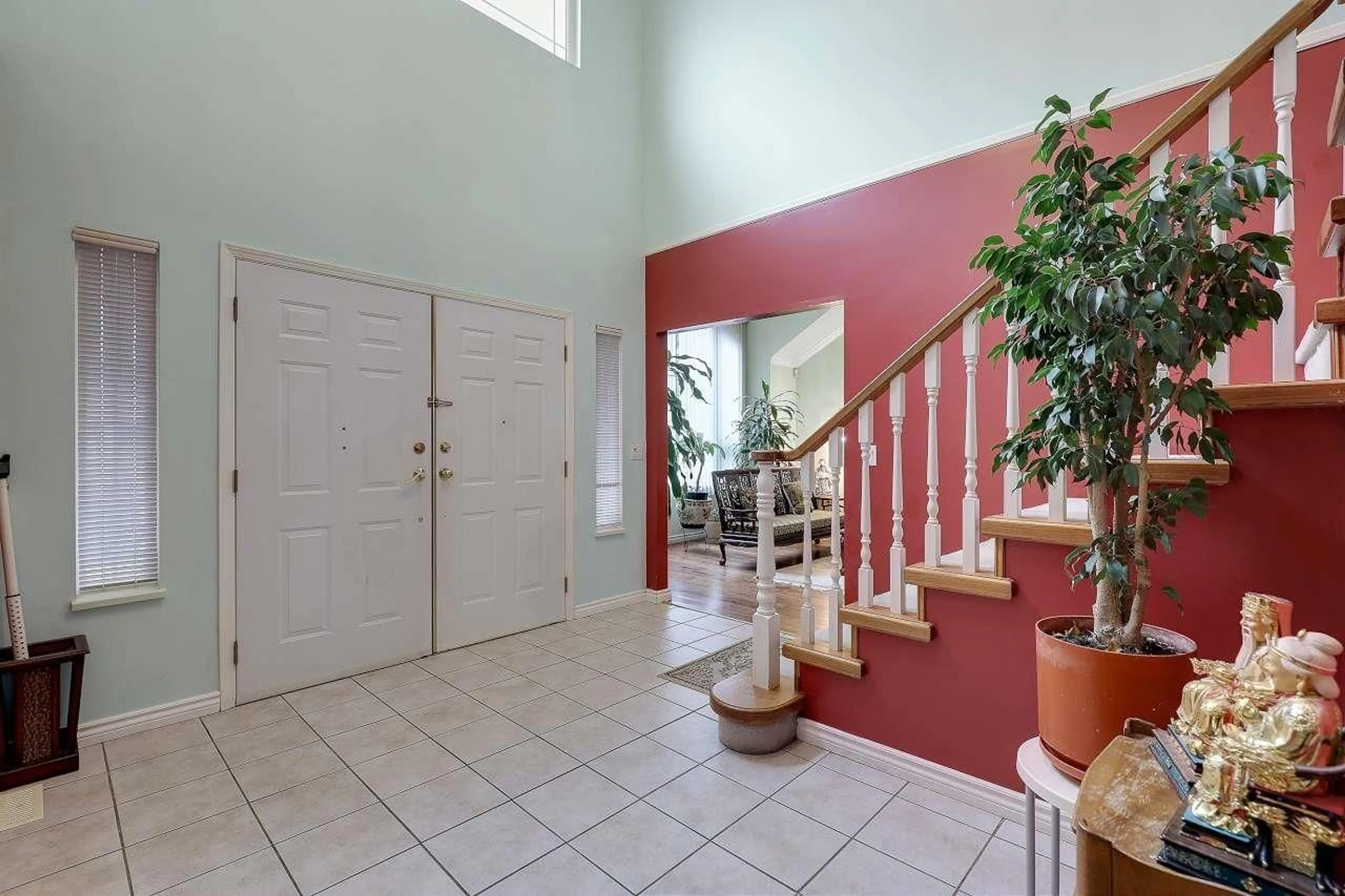 Indoor foyer for 10955 156 STREET, Surrey British Columbia V3R0Z3