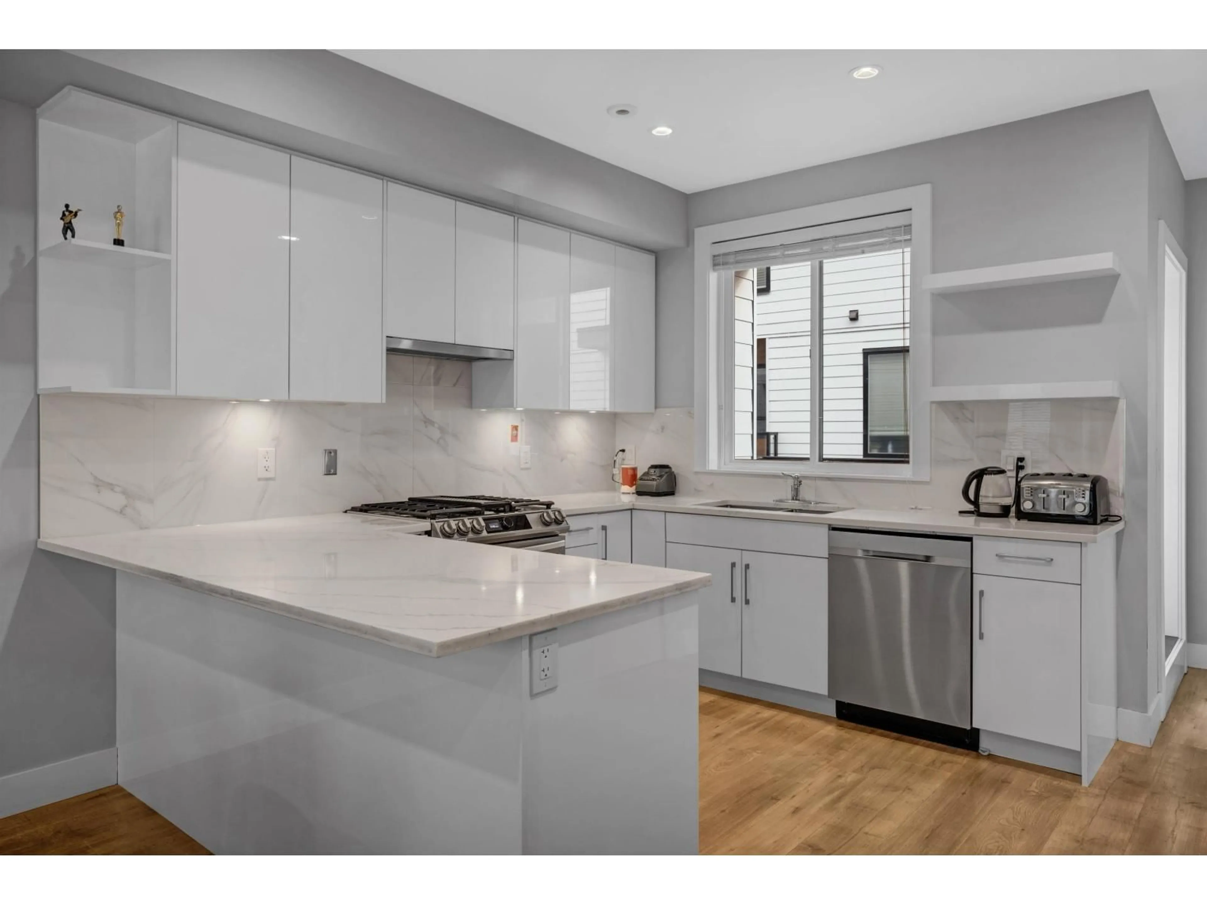 Open concept kitchen, ceramic/tile floor for 51 - 16511 WATSON DRIVE, Surrey British Columbia V4N6T7