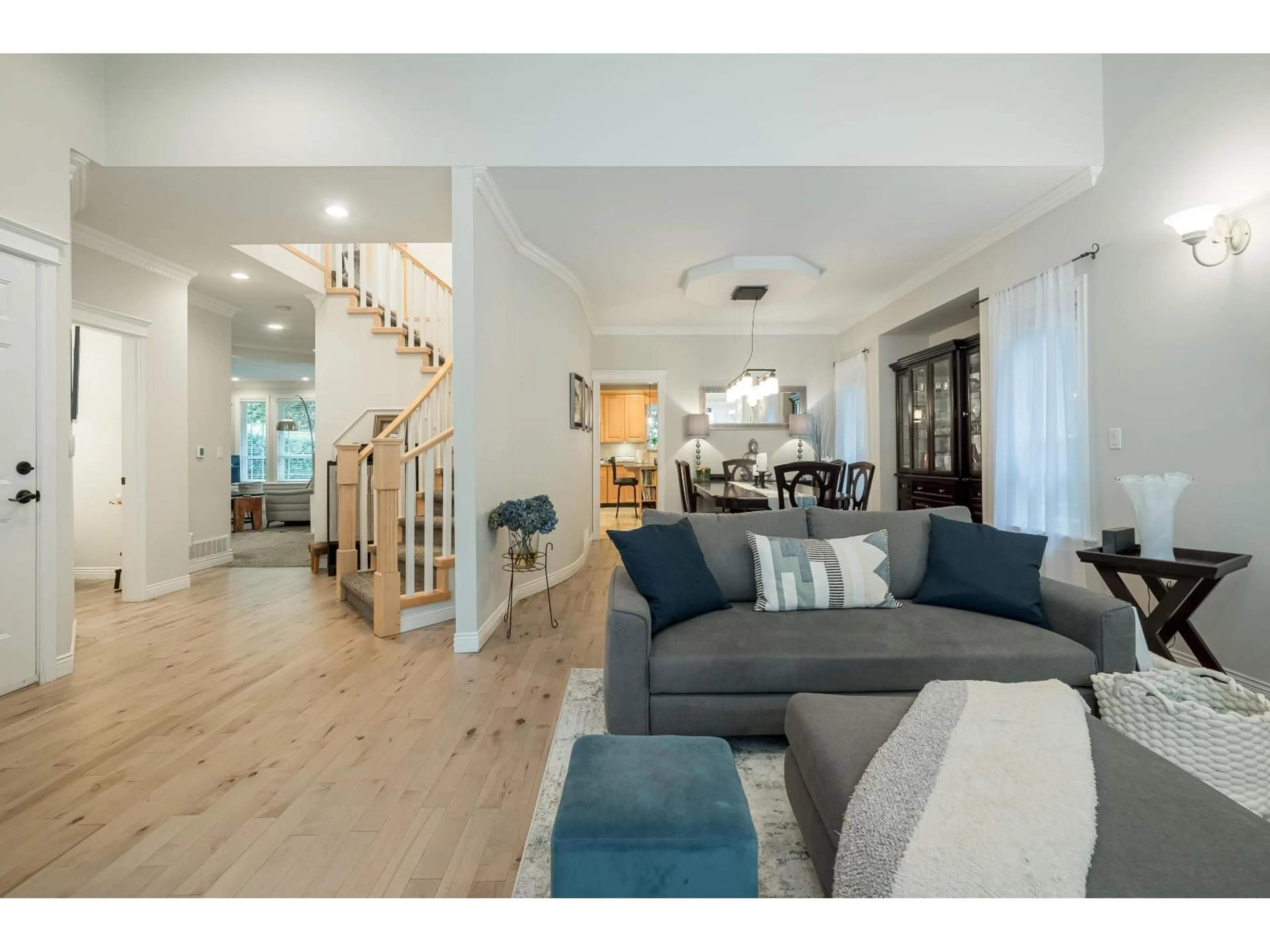 Living room with furniture, unknown for 2966 147A STREET, Surrey British Columbia V4P3E6