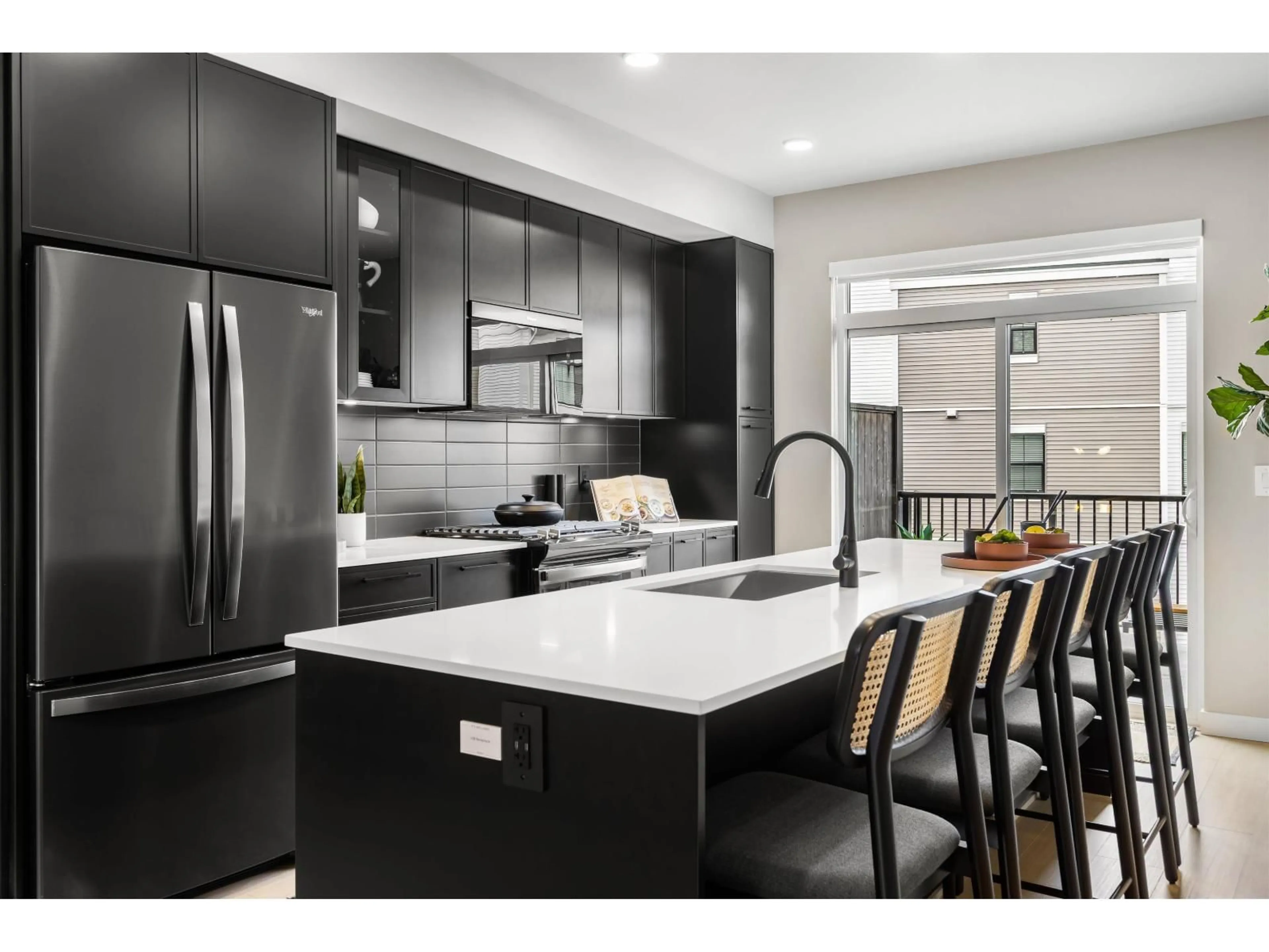 Open concept kitchen, unknown for 3 - 2886 MONTROSE AVENUE, Abbotsford British Columbia V2S0N7