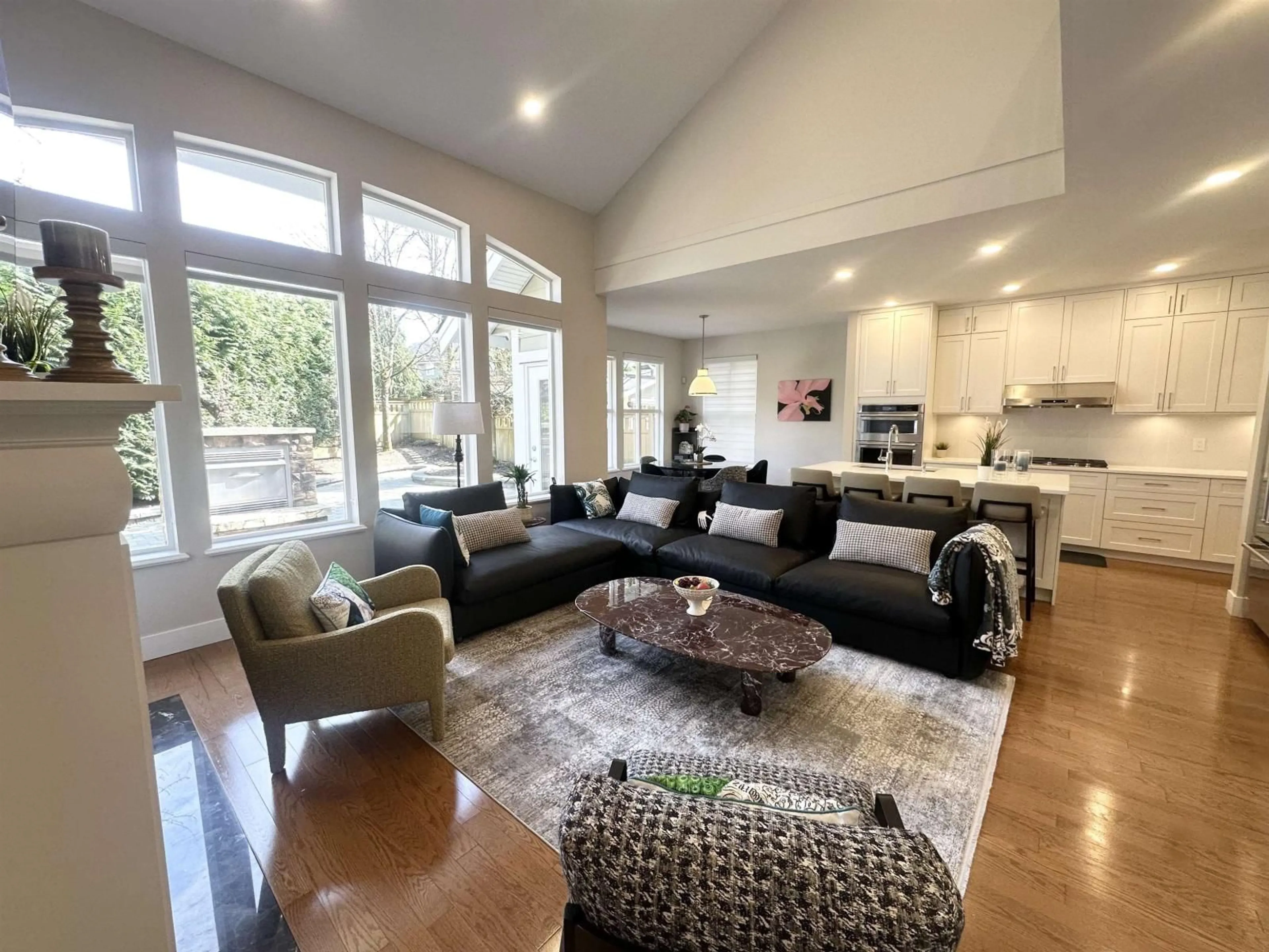 Living room with furniture, unknown for 3670 142 STREET, Surrey British Columbia V4P0C2