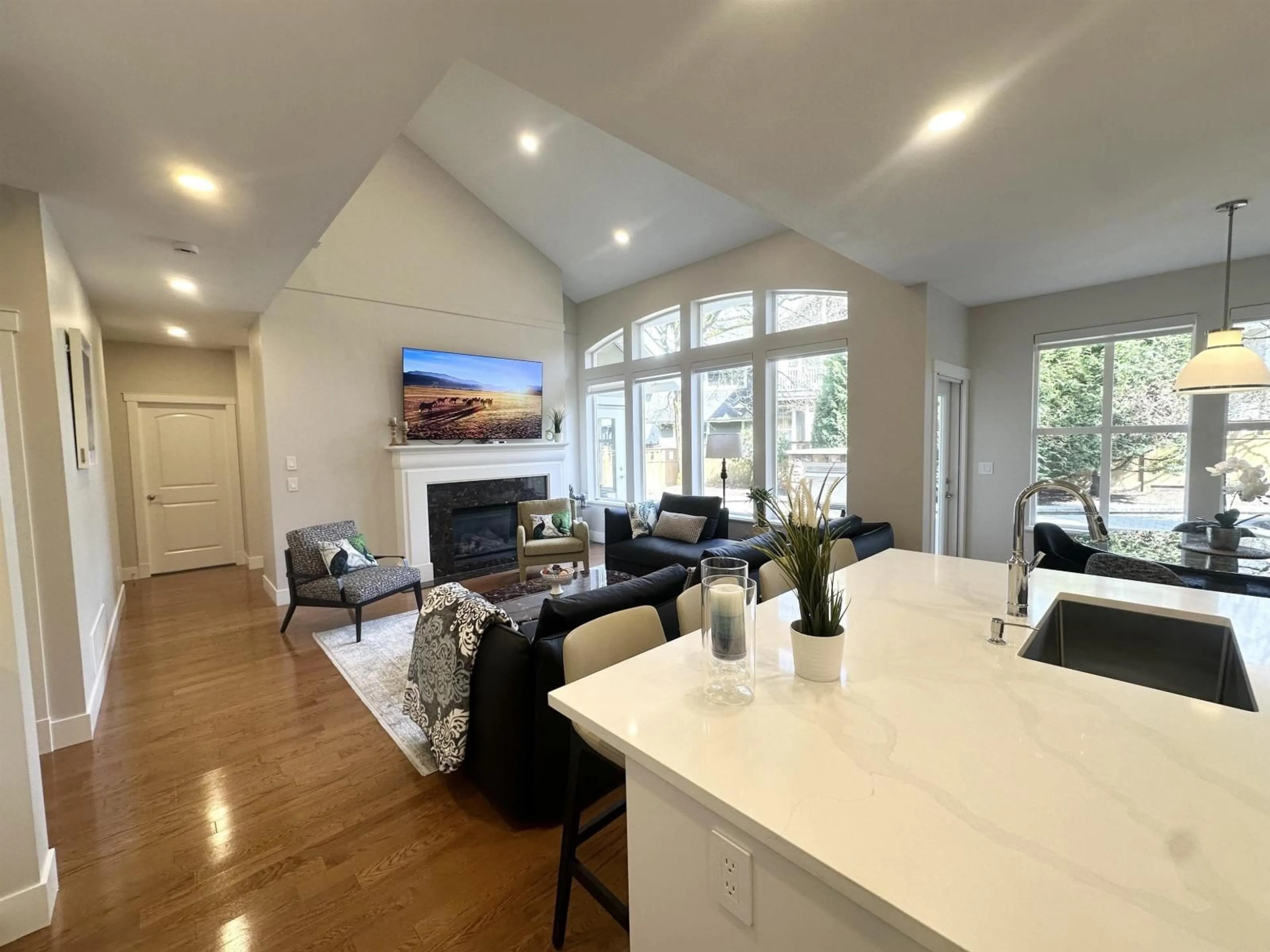 Open concept kitchen, unknown for 3670 142 STREET, Surrey British Columbia V4P0C2