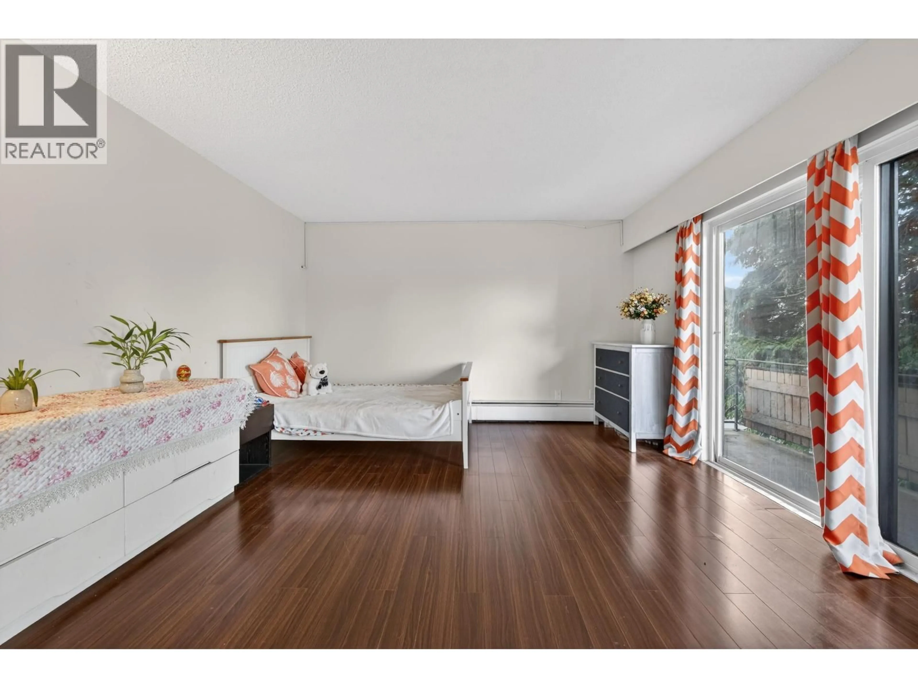 A pic of a room for 202 - 4695 IMPERIAL STREET, Burnaby British Columbia V5J1B9