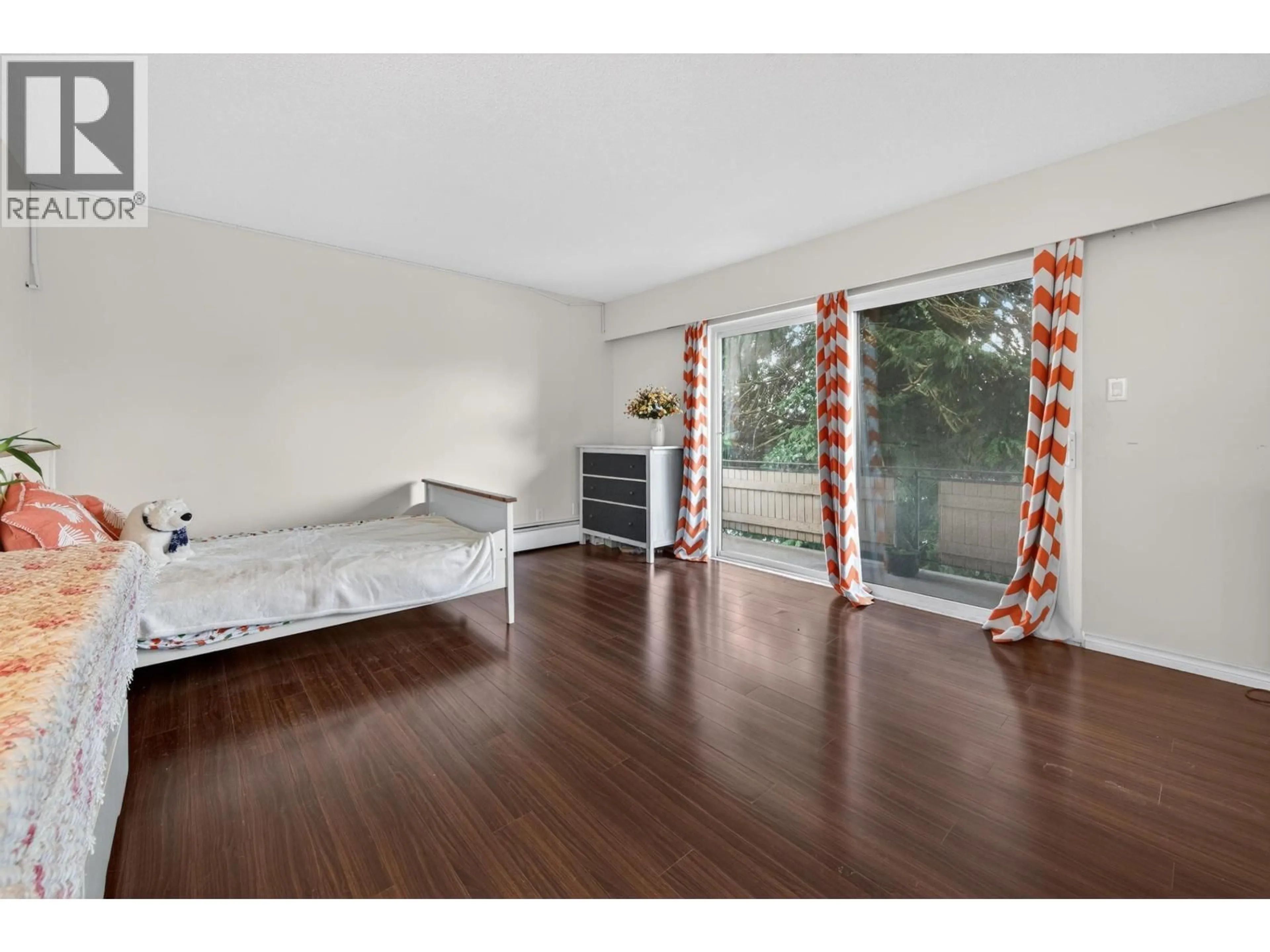 A pic of a room for 202 - 4695 IMPERIAL STREET, Burnaby British Columbia V5J1B9