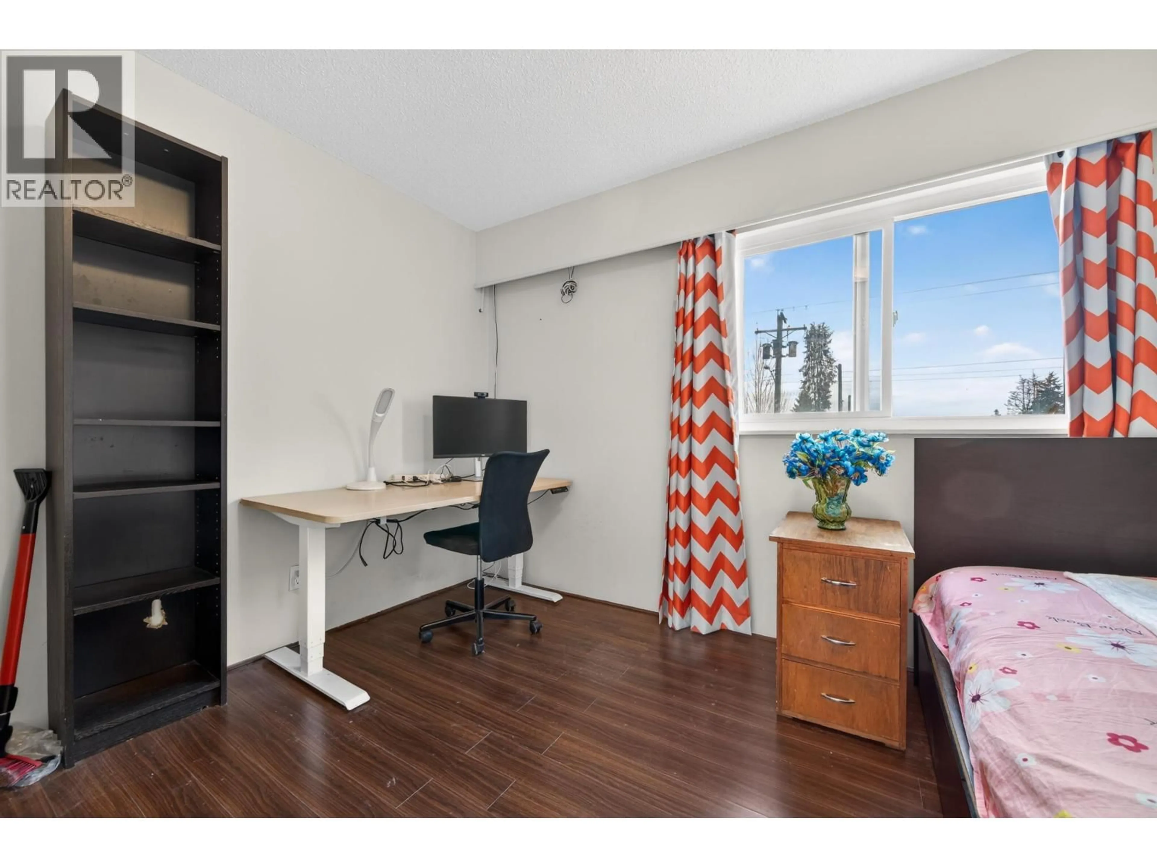 A pic of a room for 202 - 4695 IMPERIAL STREET, Burnaby British Columbia V5J1B9