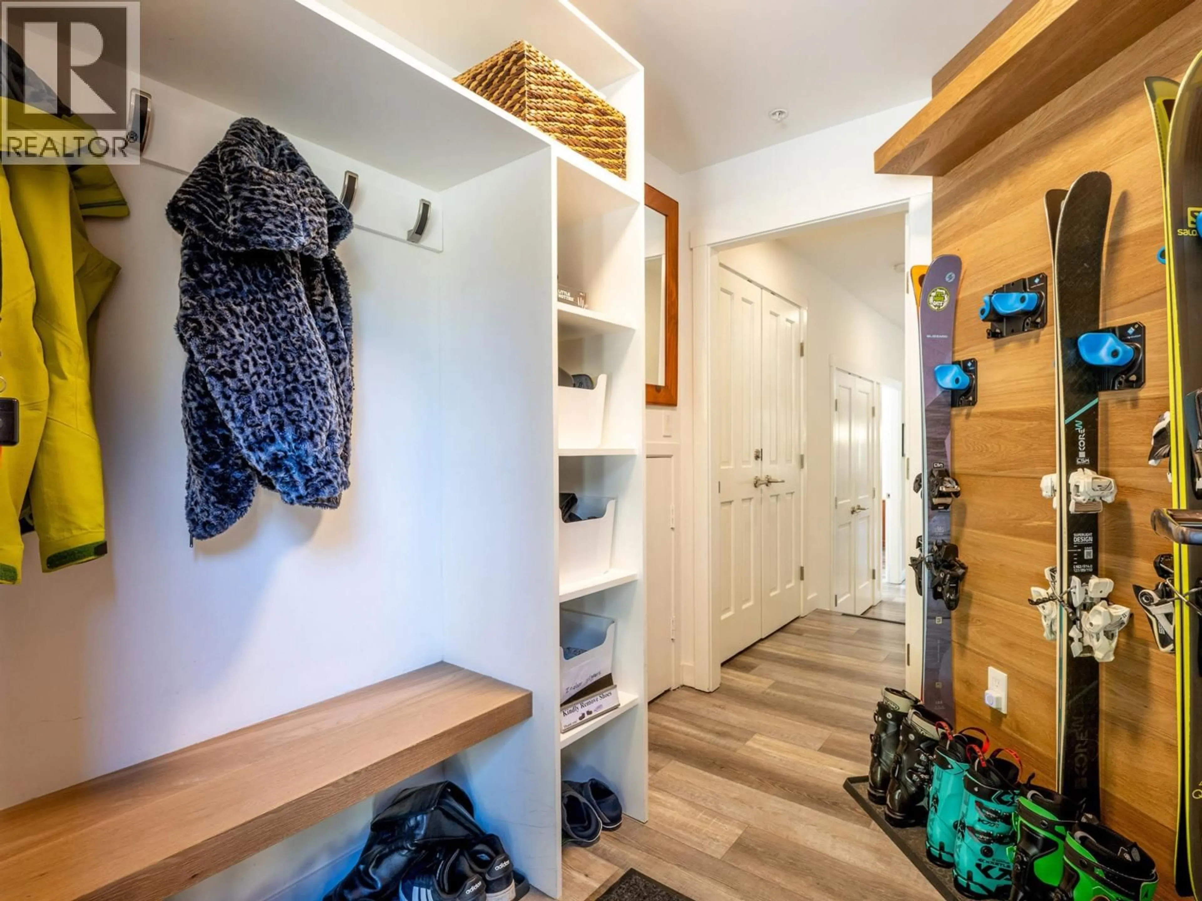 Indoor entryway for 17 - 2301 TALUSWOOD PLACE, Whistler British Columbia V8E0P8