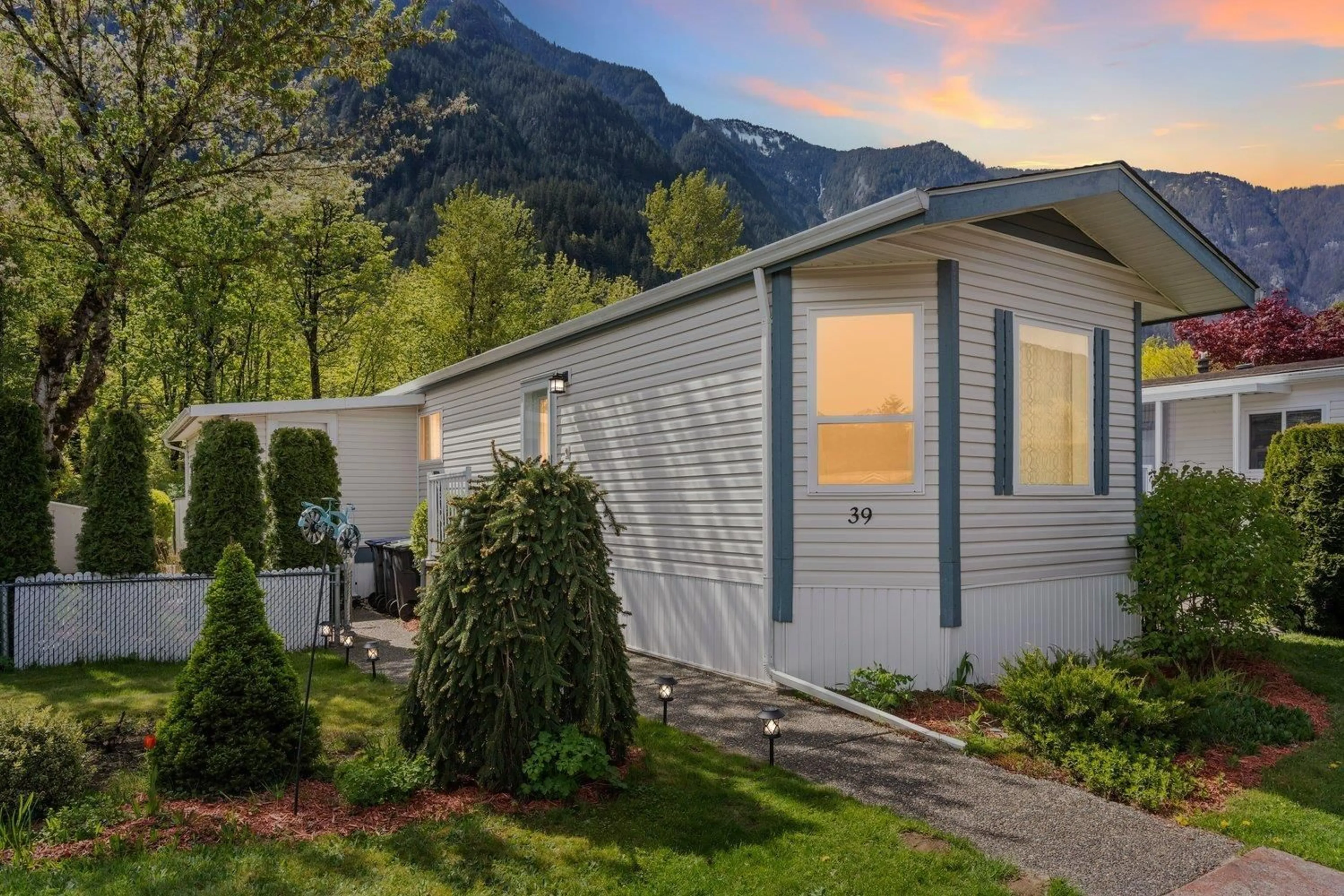 Home with vinyl exterior material, mountain view for 39 - 62790 FLOOD HOPE ROAD, Hope British Columbia V0X1L2
