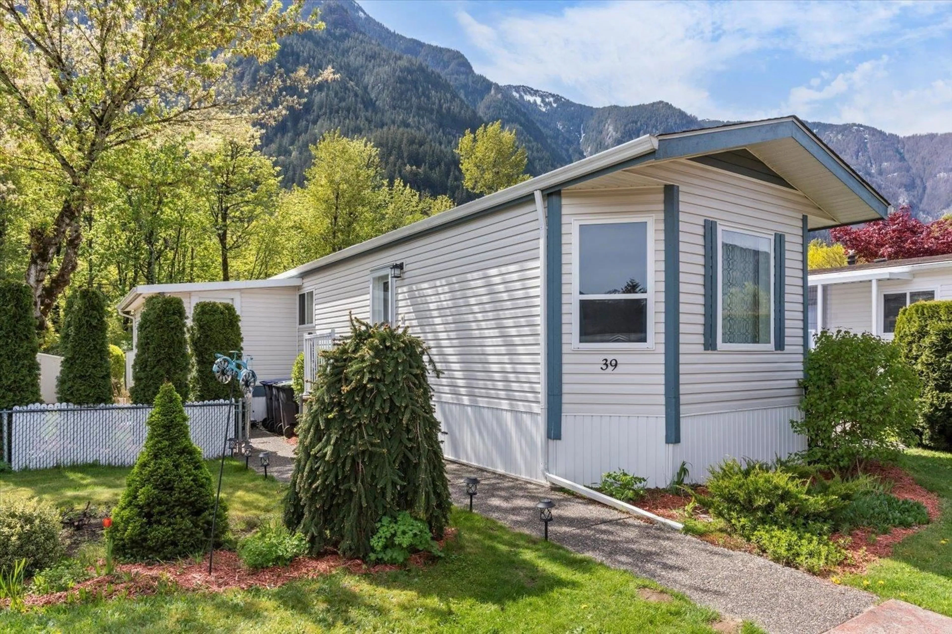 Home with vinyl exterior material, mountain view for 39 - 62790 FLOOD HOPE ROAD, Hope British Columbia V0X1L2