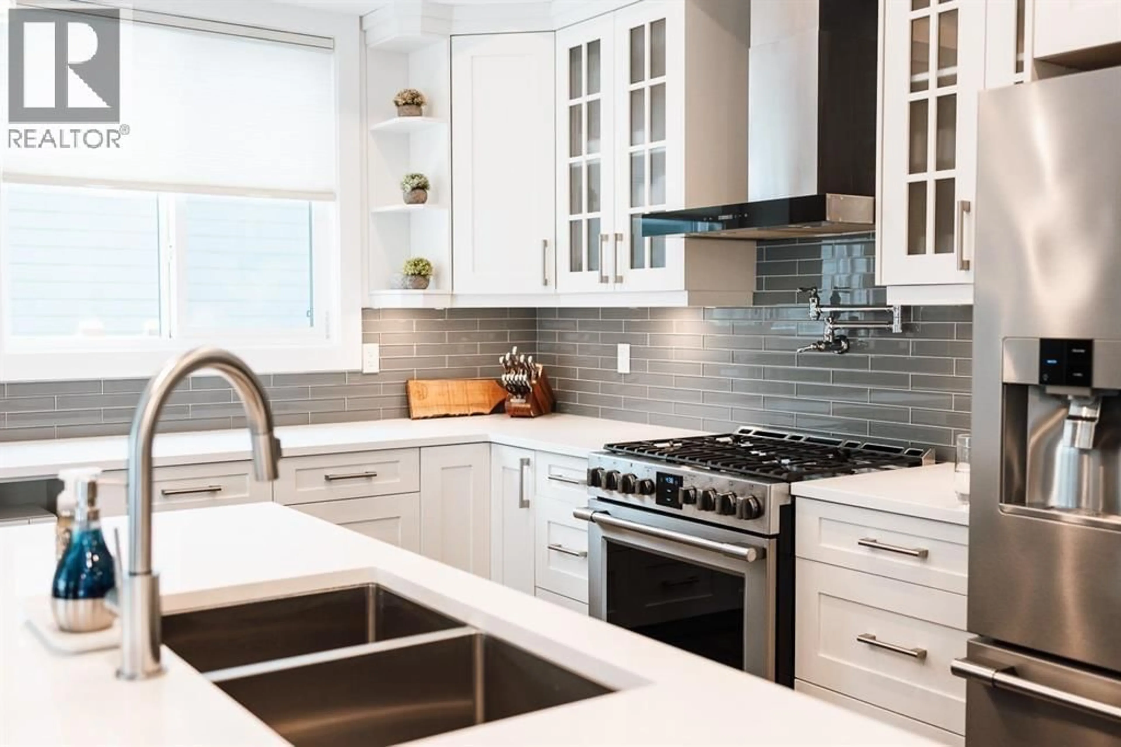 Contemporary kitchen, ceramic/tile floor for 3922 AREND DRIVE, Prince George British Columbia V2K0B1
